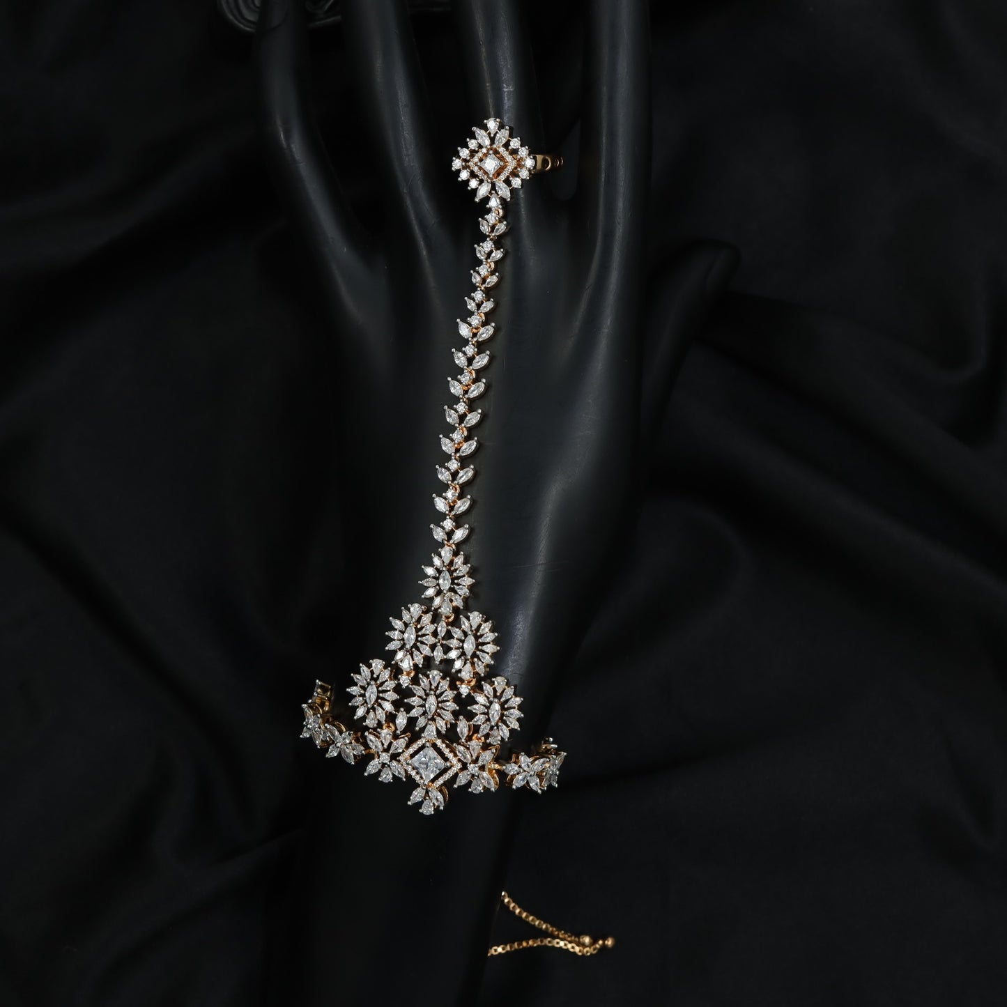 Bloom Cluster Panja with Decorative Wrist Framework