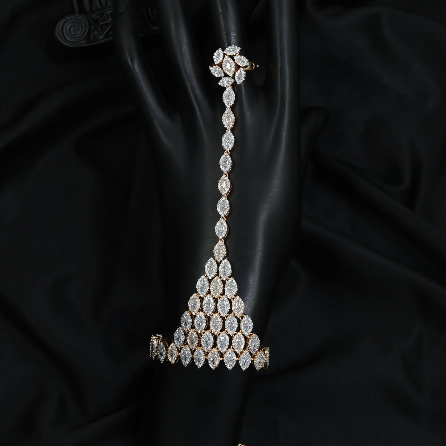 Open Oval Link Panja with Structured Wrist Connector Design