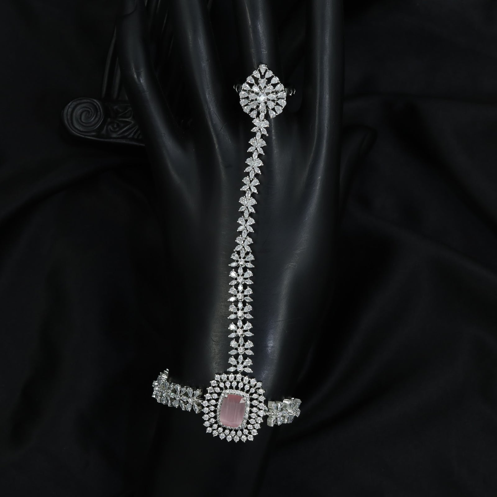 Square Frame Centre Panja with Triple Row Link Chain Design