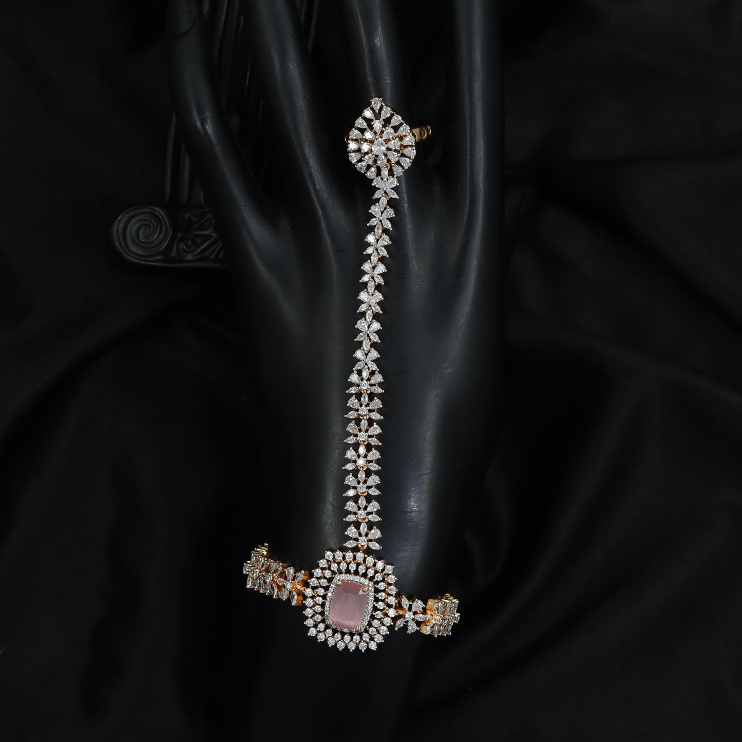 Square Frame Centre Panja with Triple Row Link Chain Design