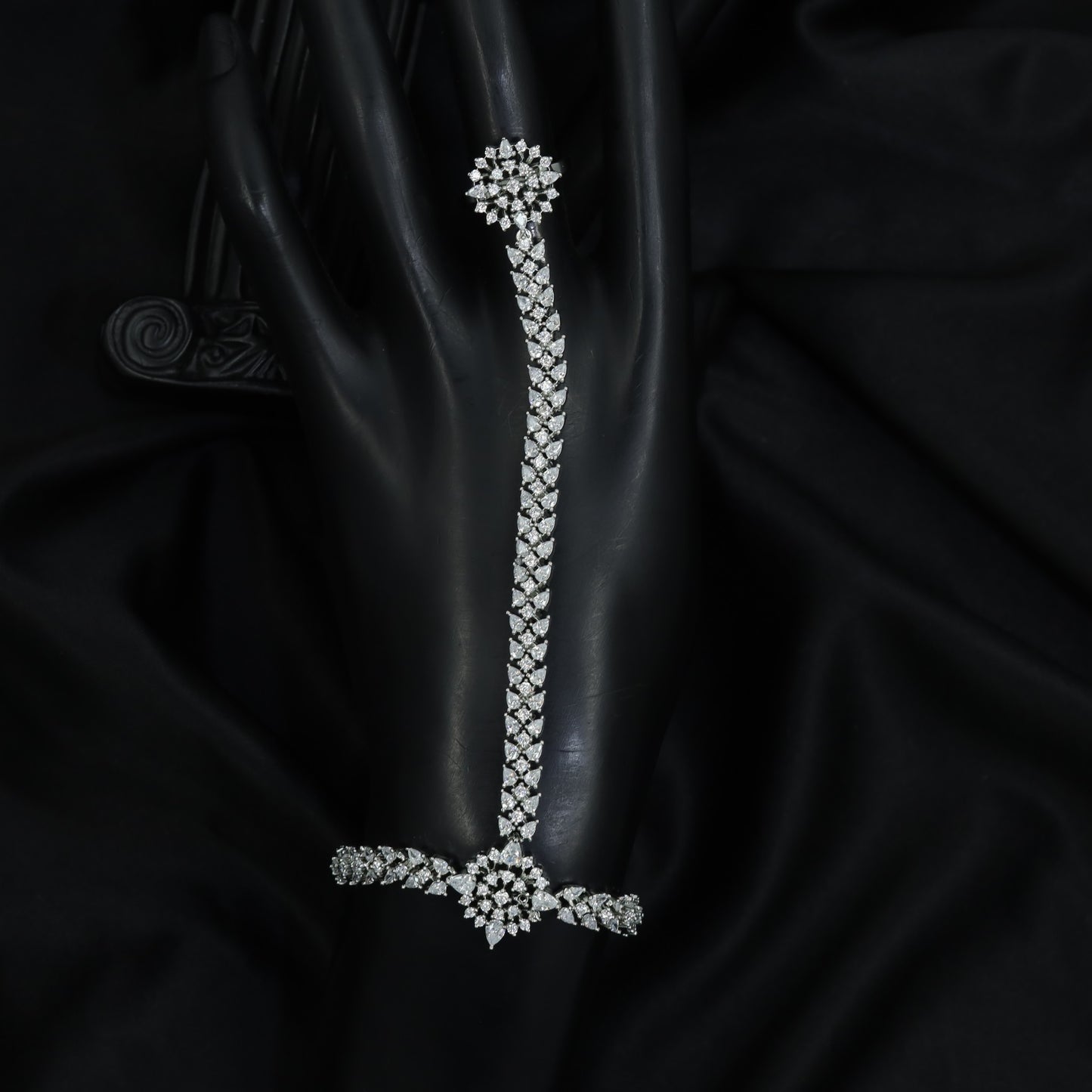 Linear Link Hand Panja with Ornate Round Centre Design
