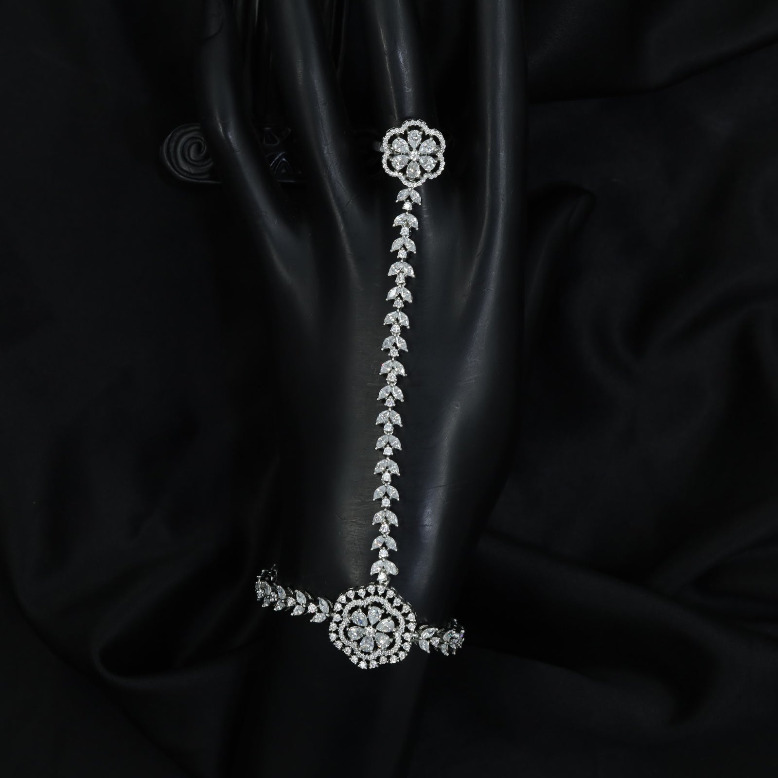 Radiant Floral Medallion Panja with Leaf Link Chain Design