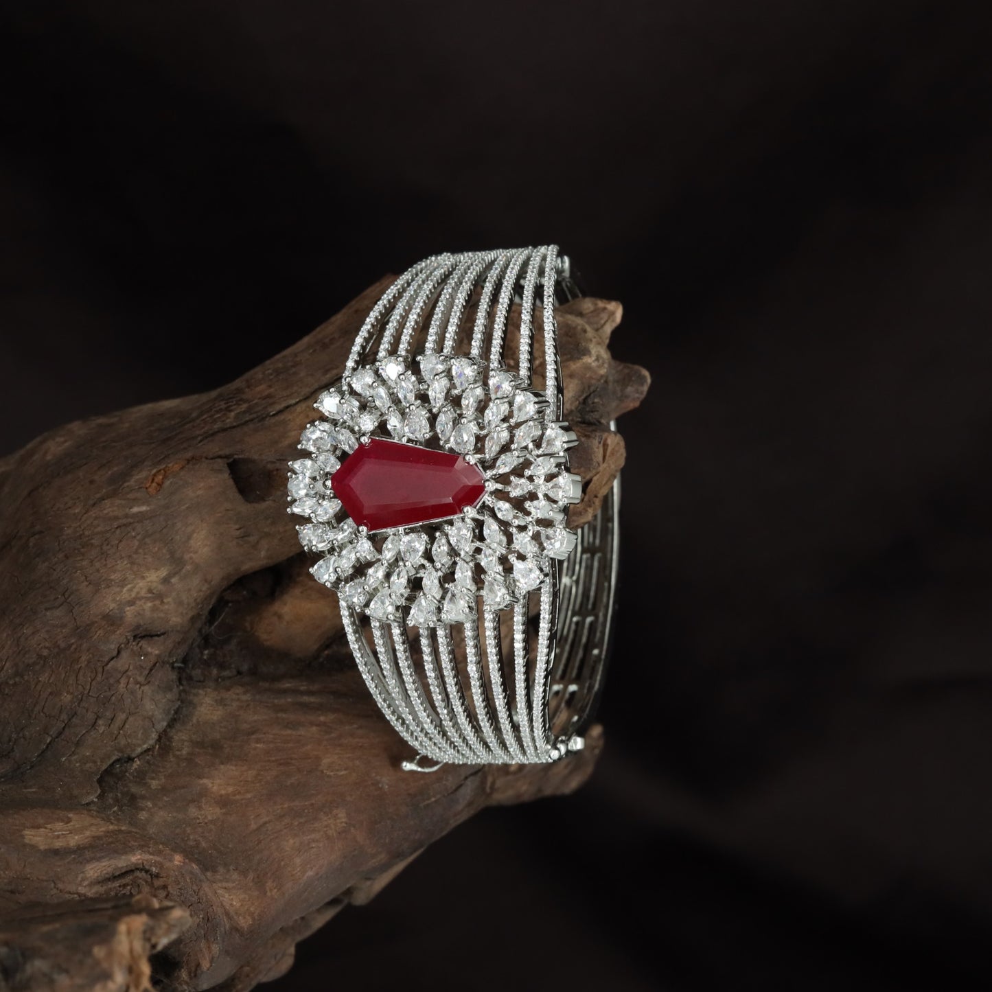 Crossvine Crest Kada with Curved Border Construction