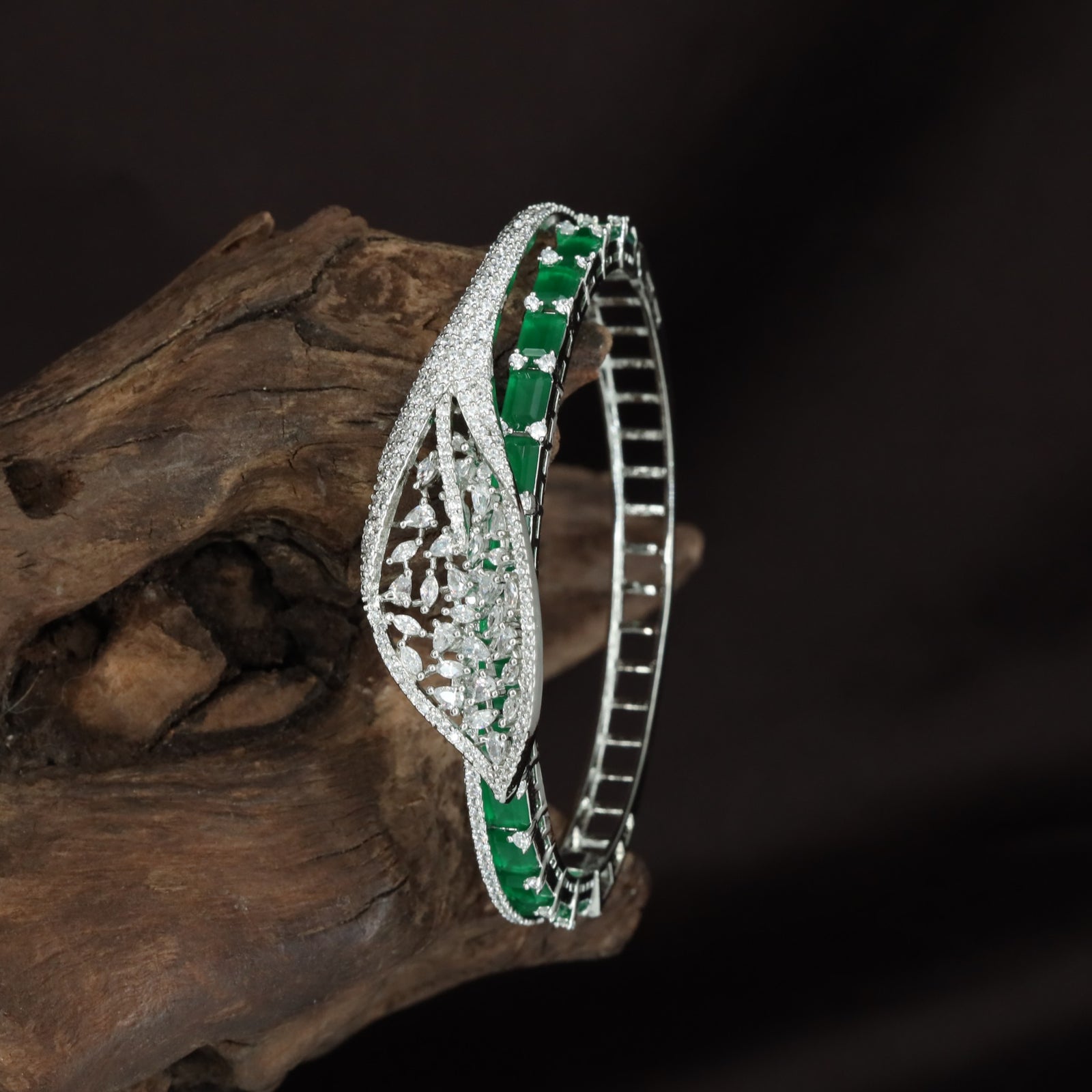 Chevron Vine Kada with Tapered Centre Detailing