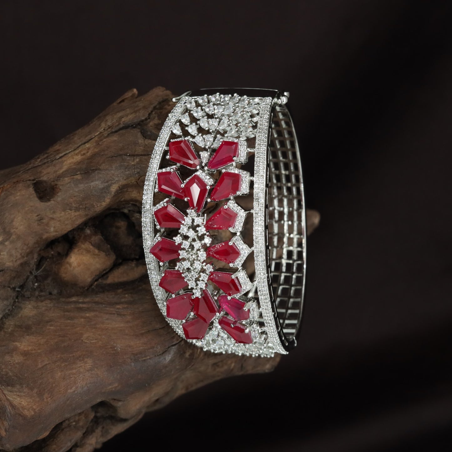 Pebbled Border Kada with Raised Panel Structure