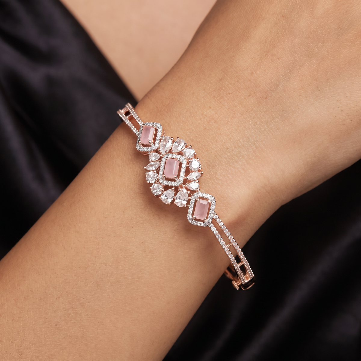Trellis Link Kada with Stepped Frame Detailing