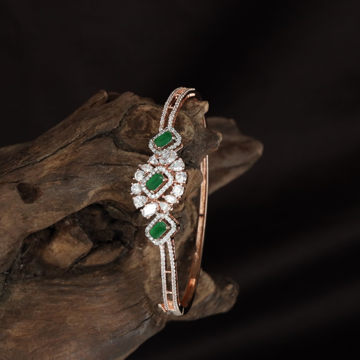 Trellis Link Kada with Stepped Frame Detailing