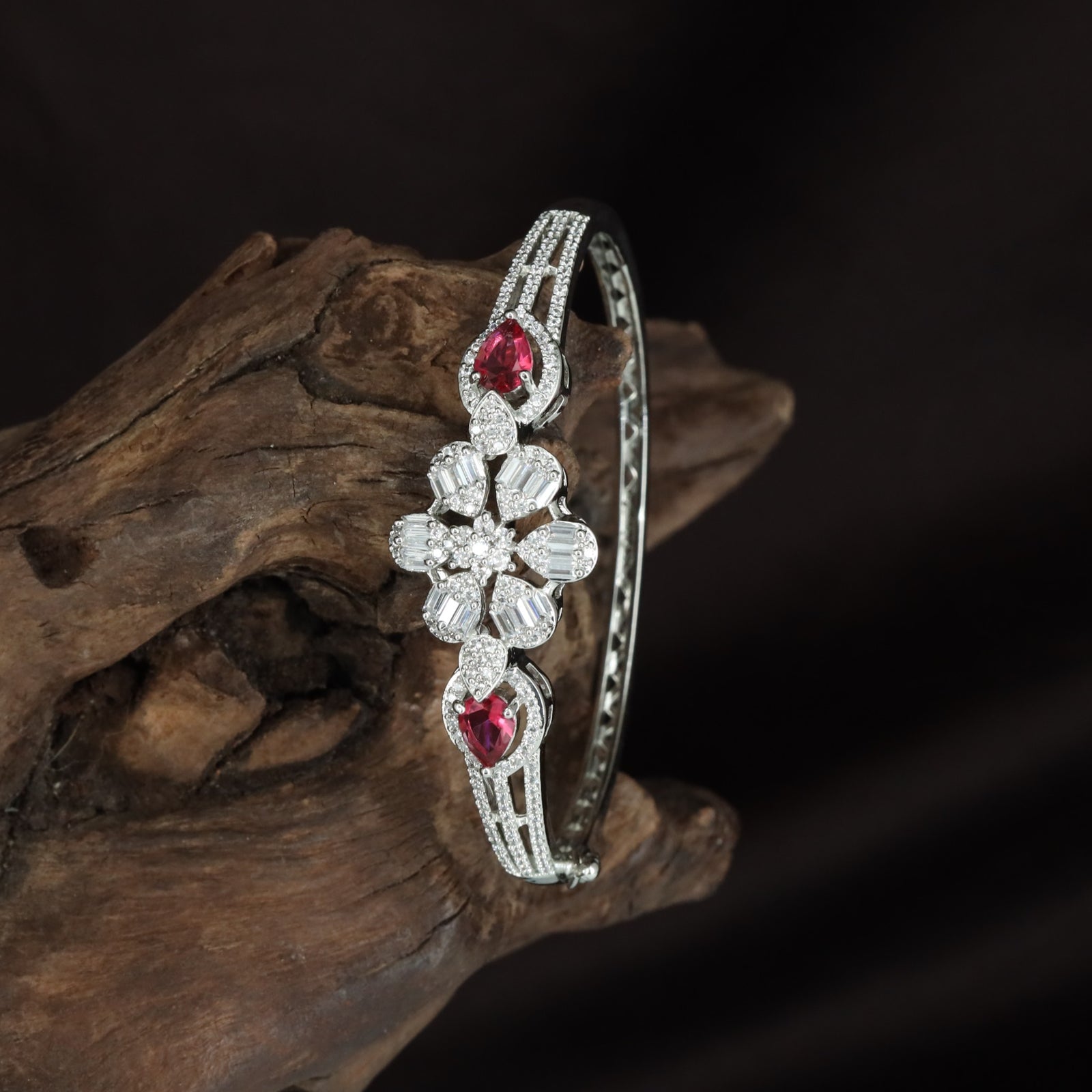 Pebbled Garland Kada with Balanced Side Detailing