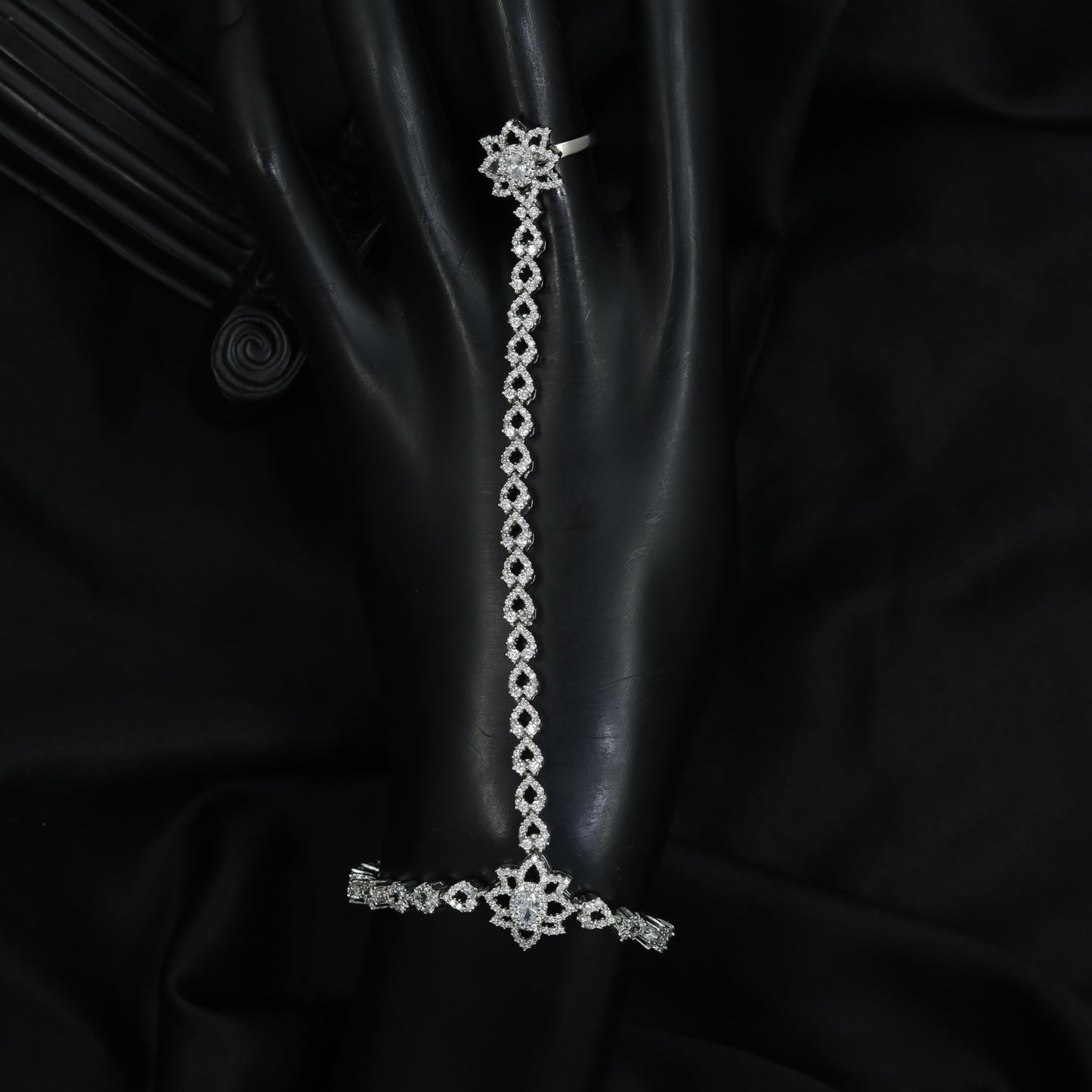 Premium Round Link Panja with Floral Connector Framework
