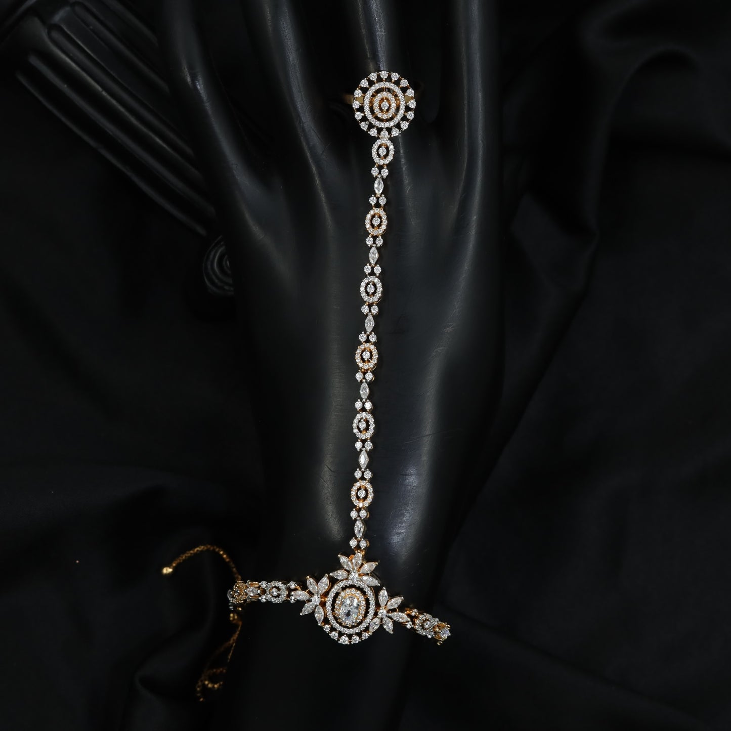 Modern Floral Link Panja with Structured Centre Alignment