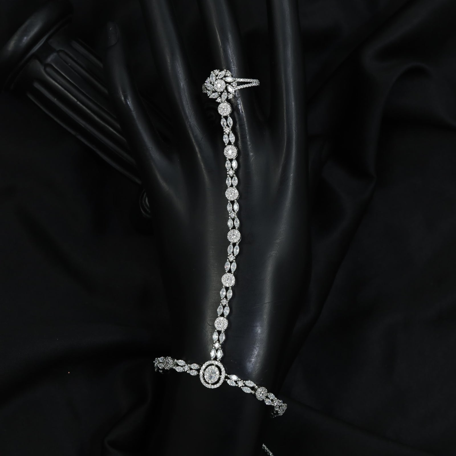 Luxury Floral Hand Panja with Delicate Chain Arrangement