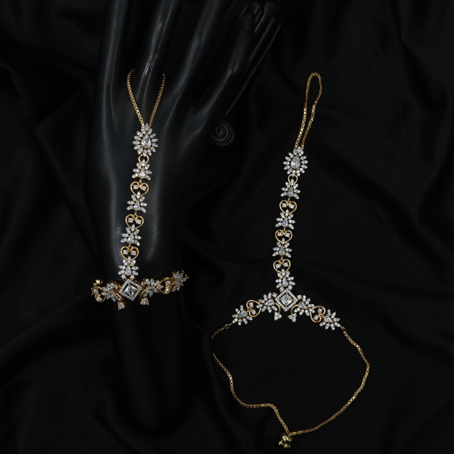 Luxora Heart Link Panja with Coordinated Wrist Detailing