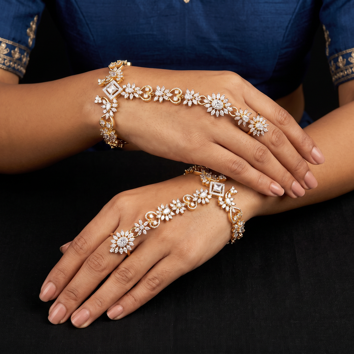 Luxora Heart Link Panja with Coordinated Wrist Detailing