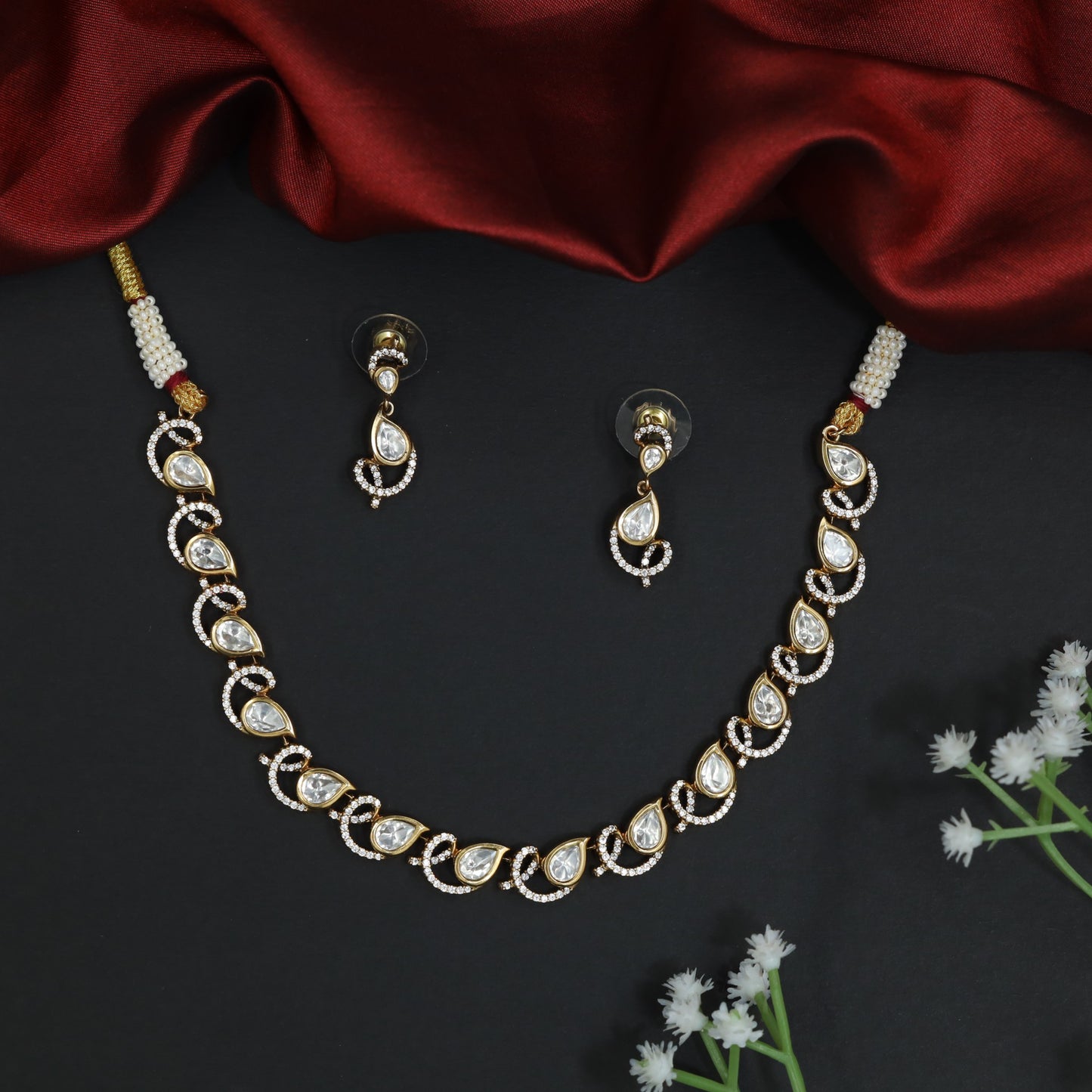 Northstar Oval Frame Kundan Necklace with Decorative Side Elements