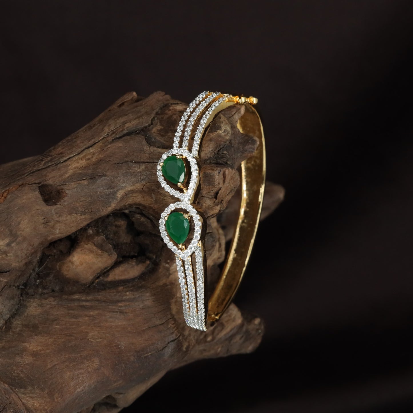 Crossvine Flower Kada with Elevated Centre Placement