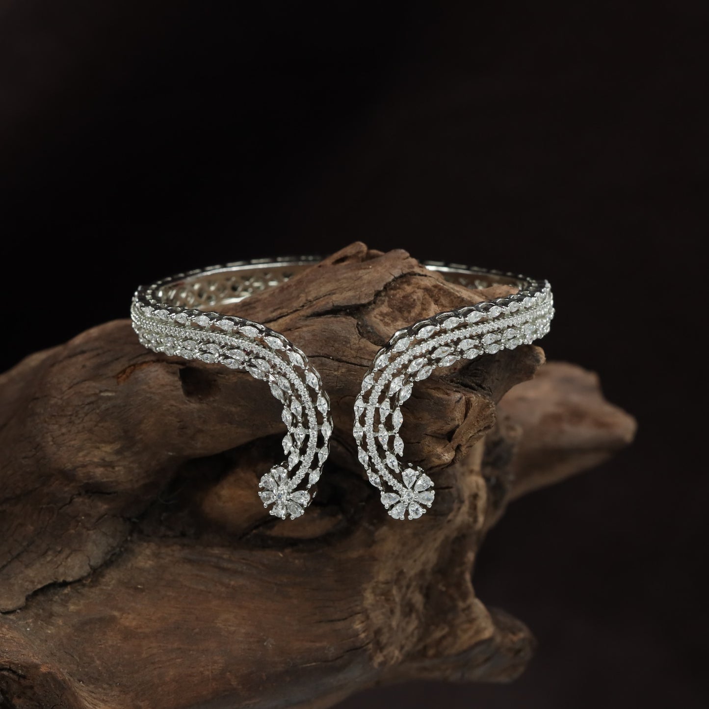 Double Curve Statement Kada with Sculpted Open Silhouette