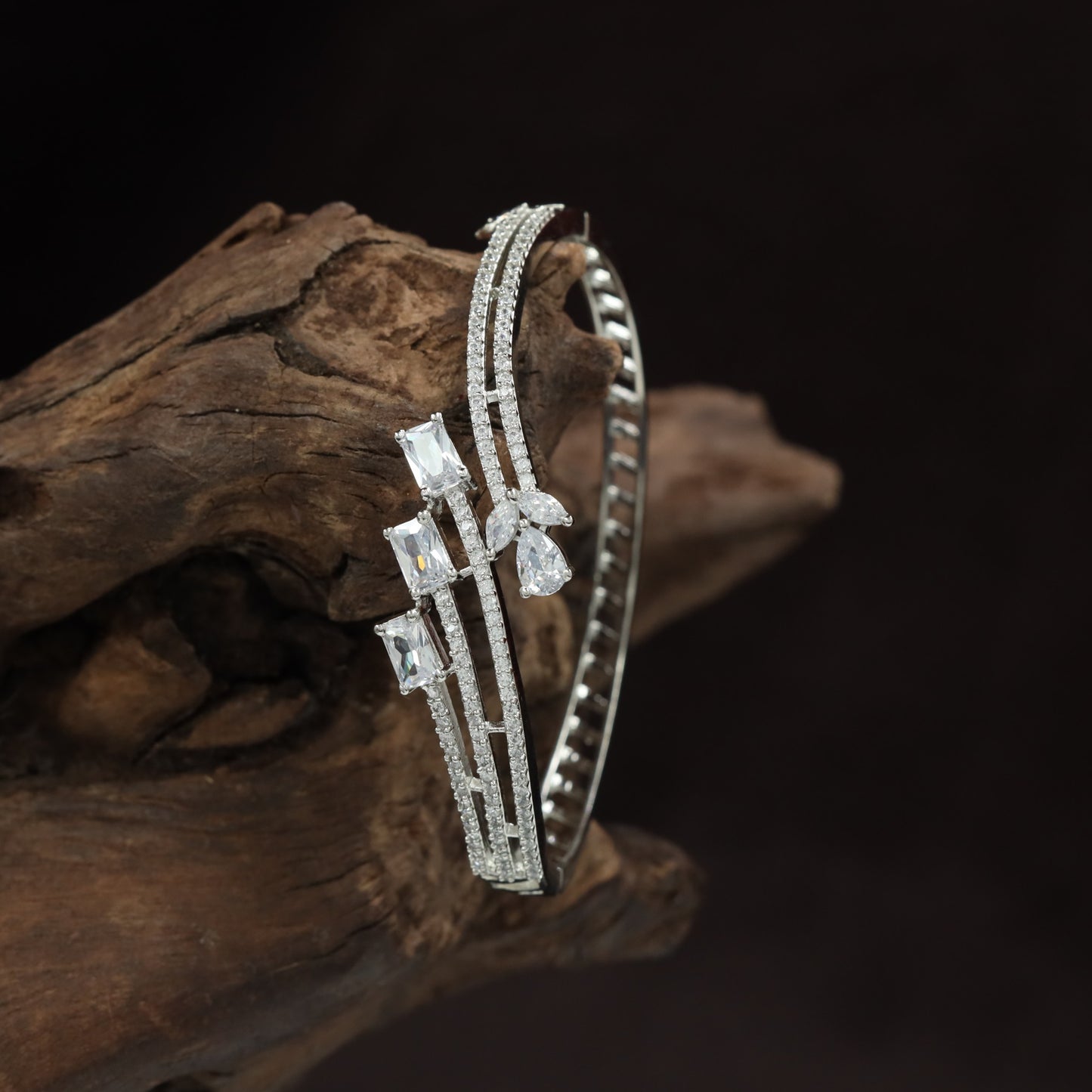 Geometric Bar Motif Statement Kada with Multi Line Openwork Design