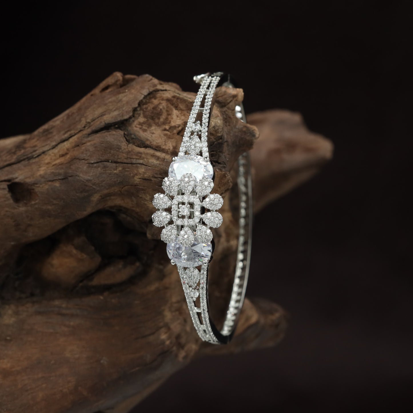 Royal Bloom Centrepiece Kada with Ornate Floral Framework