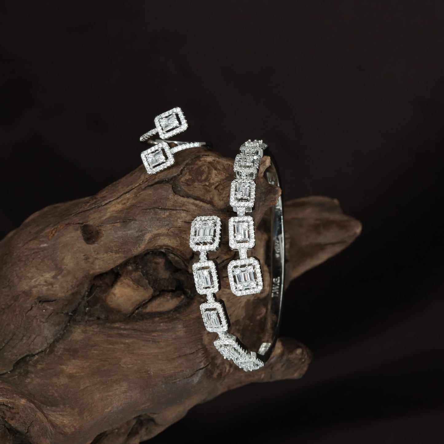 Kada with Parallel Square Layout and Attached Finger Ring Feature
