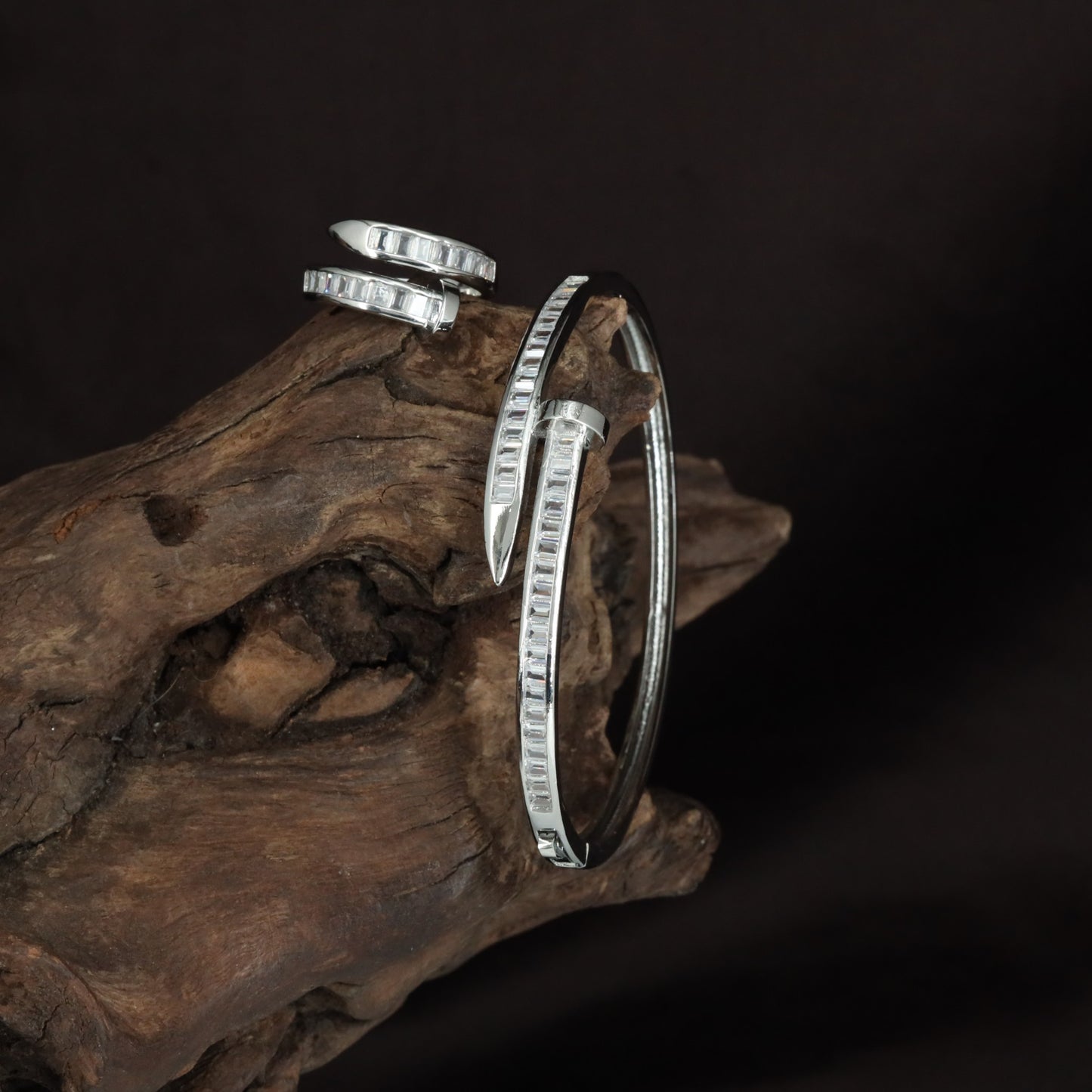 Crystal Panel Kada with Geometric Texture Flow and Finger Ring Connection