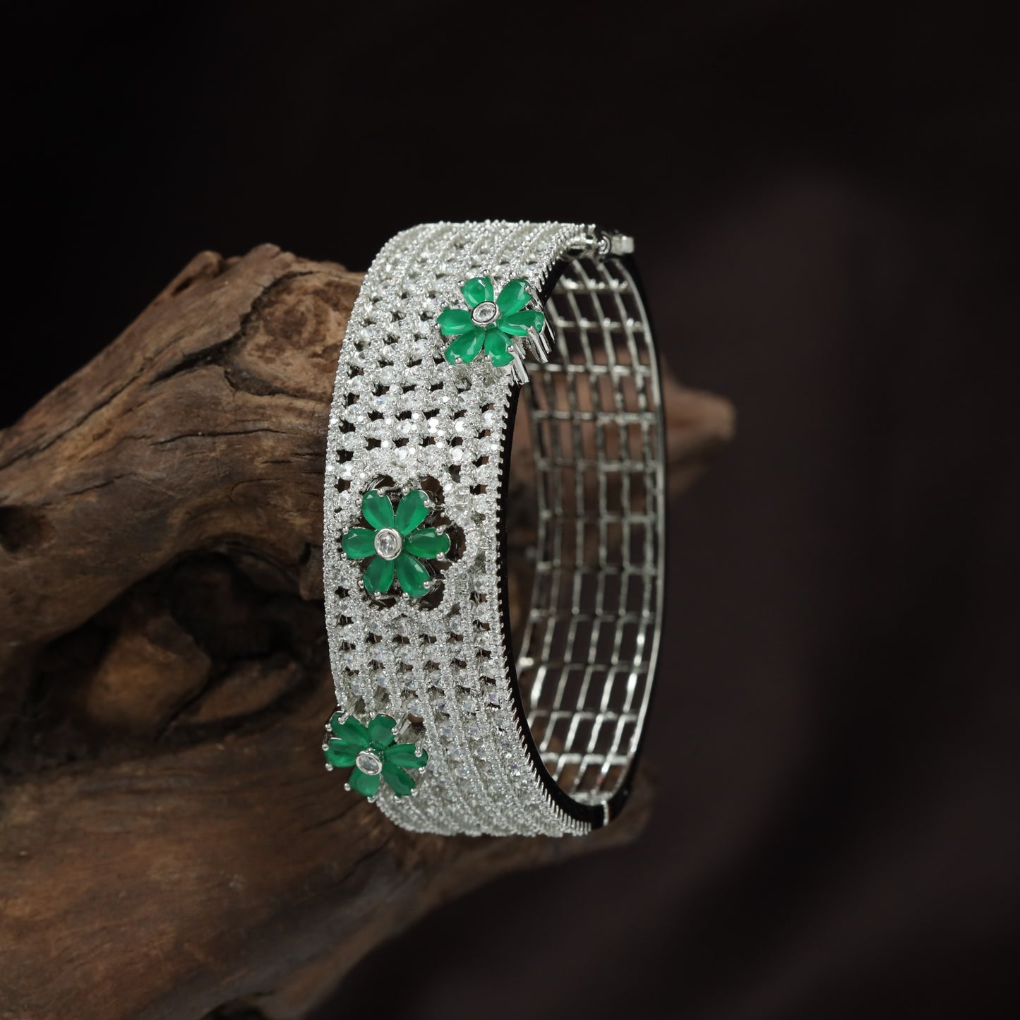 Multi Row Mesh Kada with Flower Connector Design