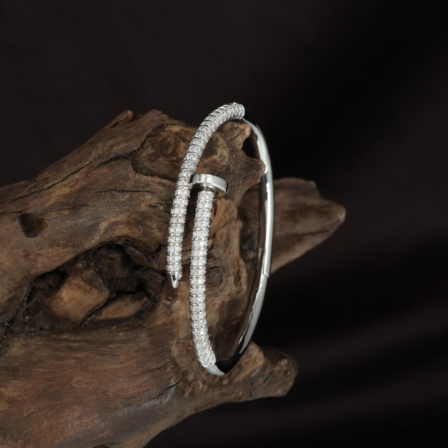 Brisk Line Kada with Slim Textured Border and Minimal Band Styling
