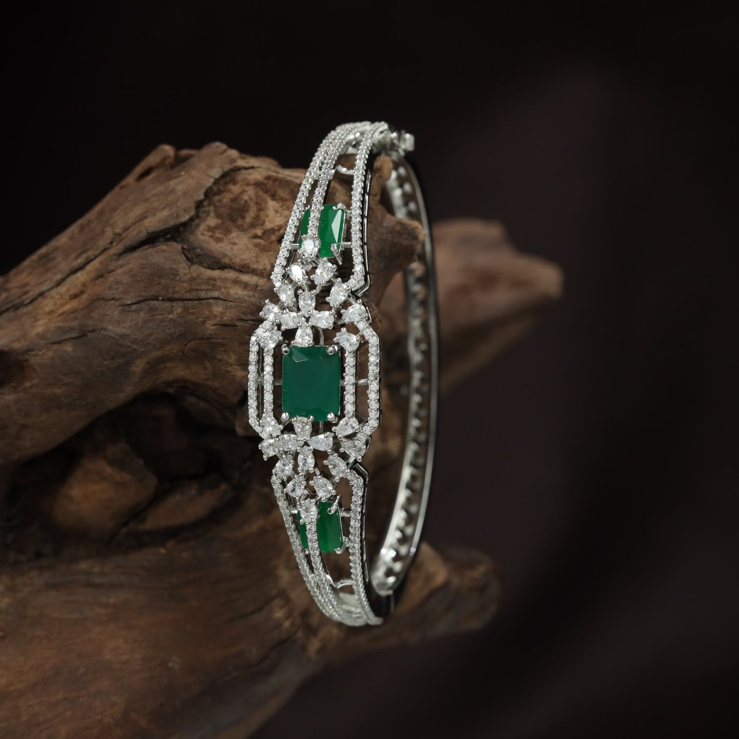Rectangular Emerald Centre Kada with Architectural Border Detailing