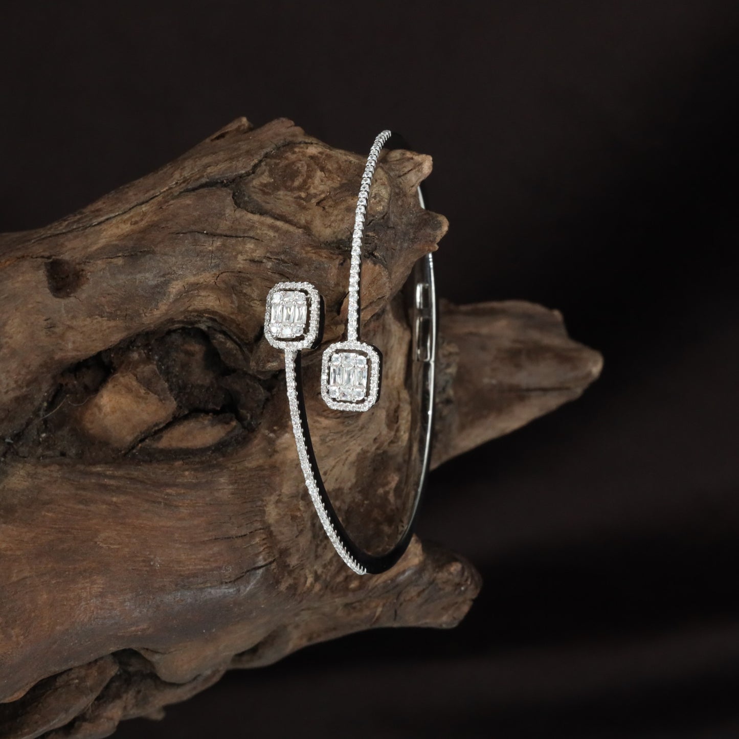 Crystal Grid Kada with Dual Surface Panels and Refined Oval Structure
