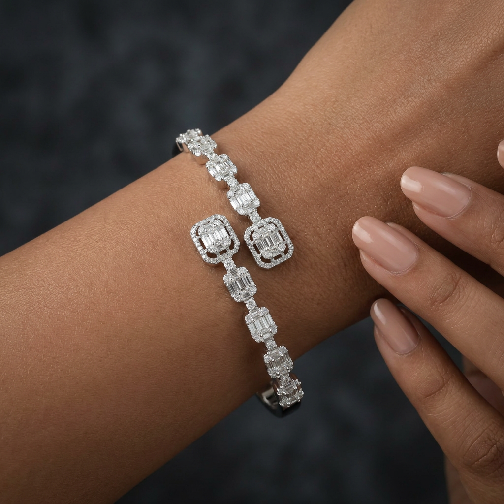 Decorative Connector Kada with Geometric Centre Layout