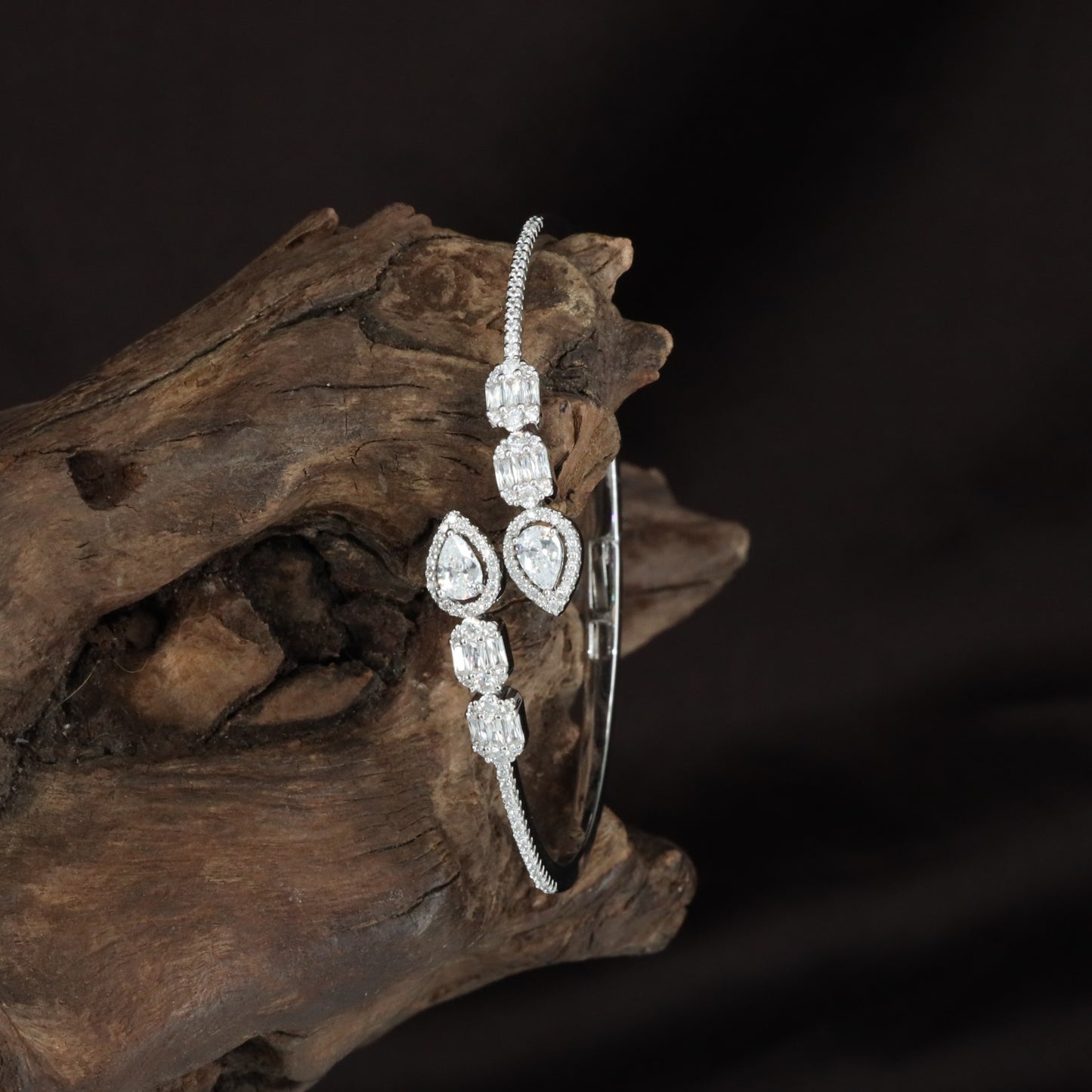 Glowcrest Linked Kada with Structured Crystal Finish