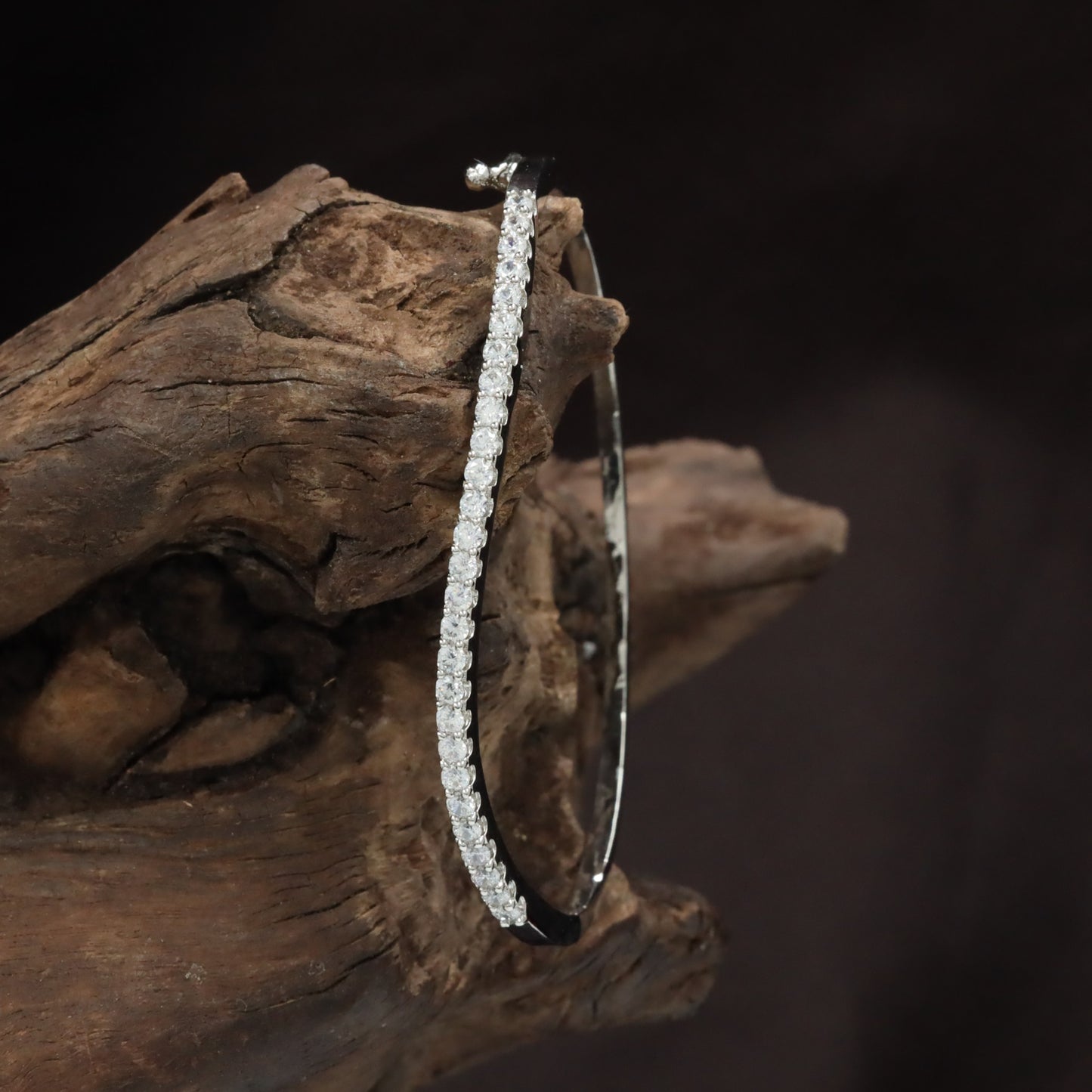 Slim Border Kada with Continuous Marquise Link Design