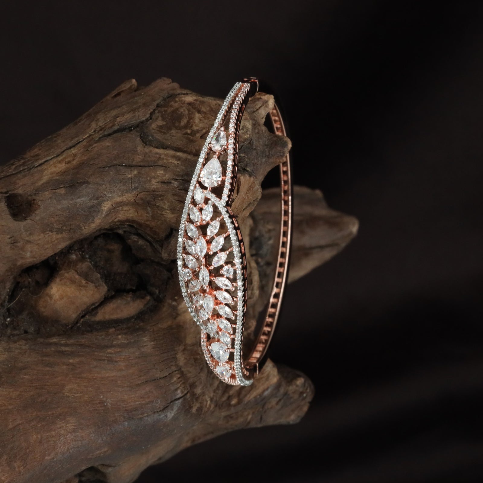 Classic Diamond Pattern Kada with Symmetrical Open Styling