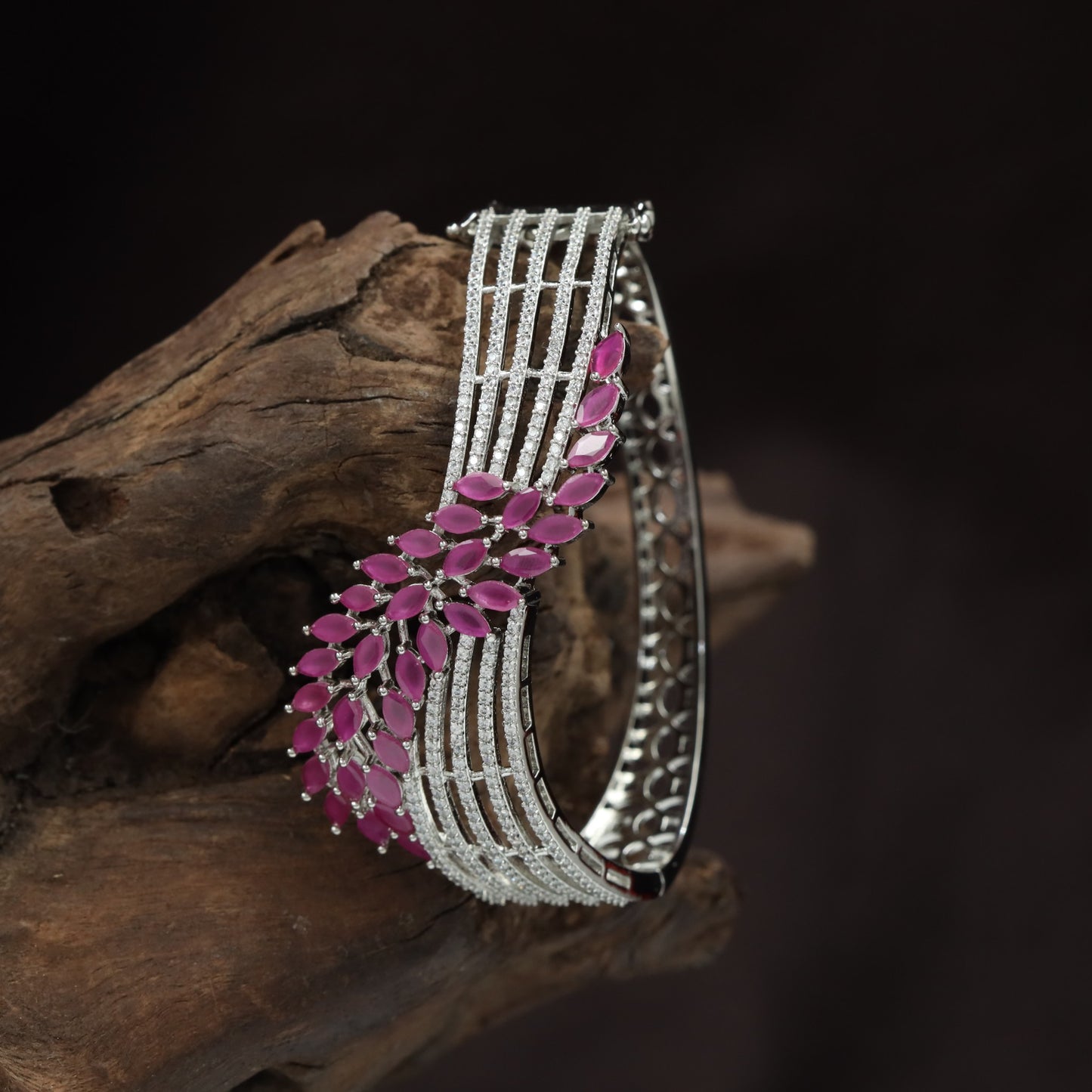 Leaf Vine Border Kada with Multi Rail Band Design