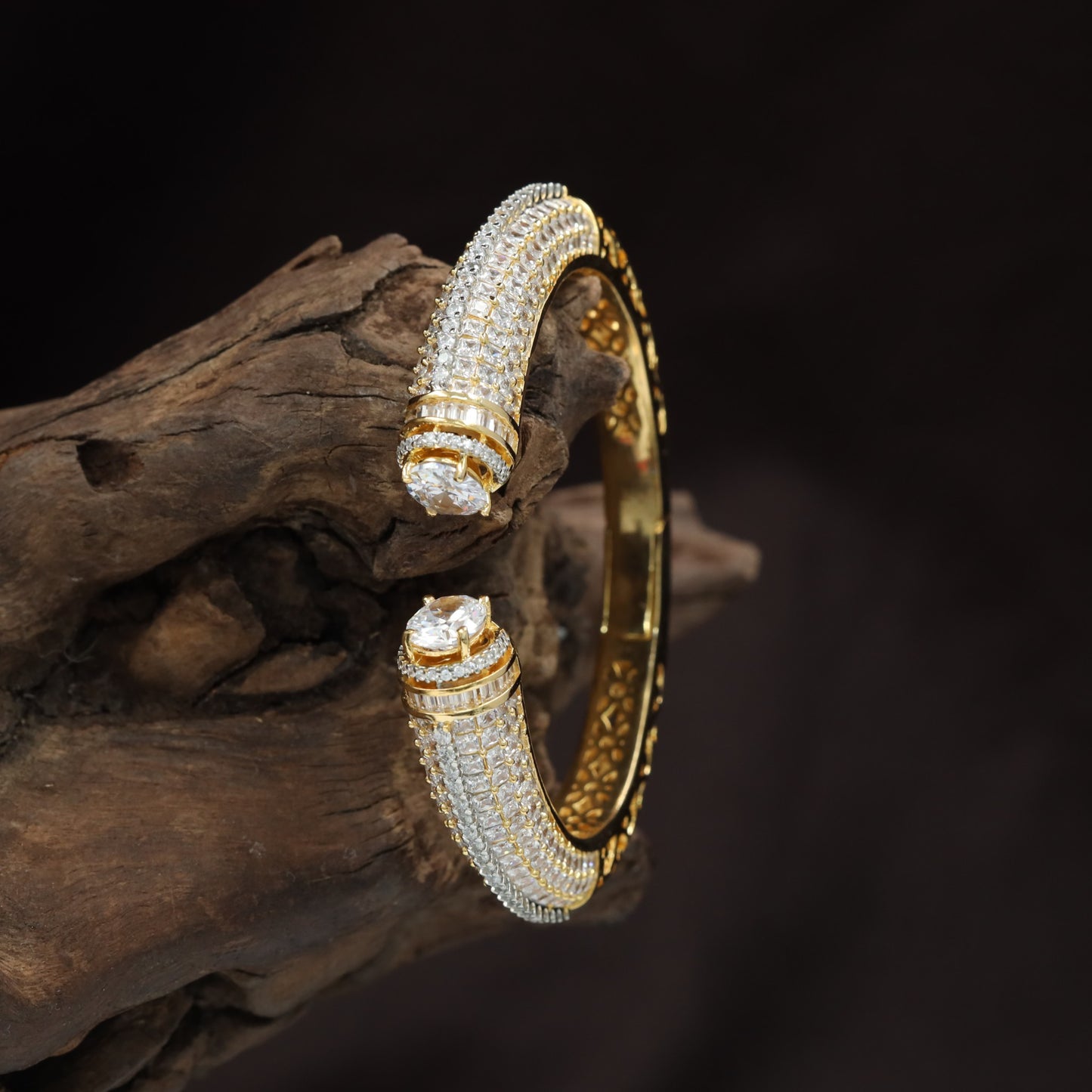 Structured Ribbed Kada with Symmetrical Centre Design