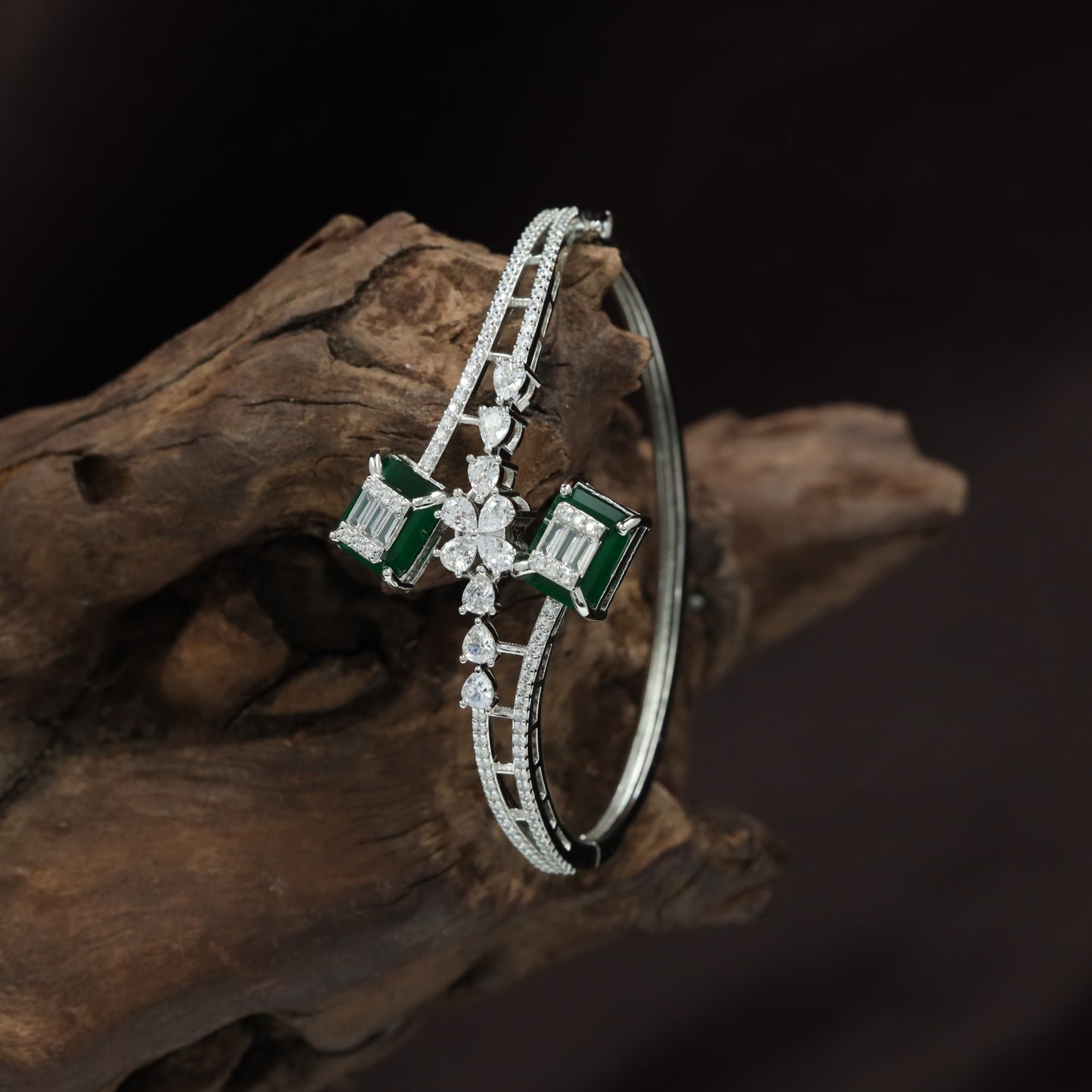 Geometric Centre Kada with Twin Rectangular Panel Design