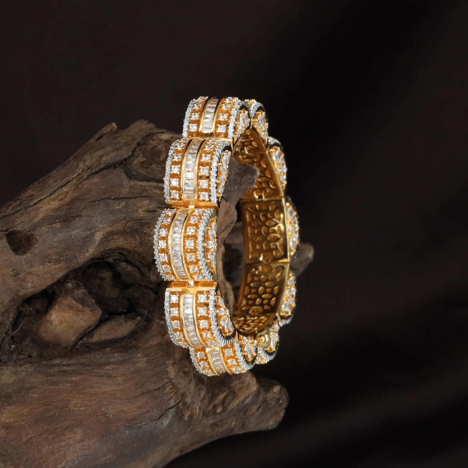 Broad Panel Crystal Kada with Geometric Segment Styling
