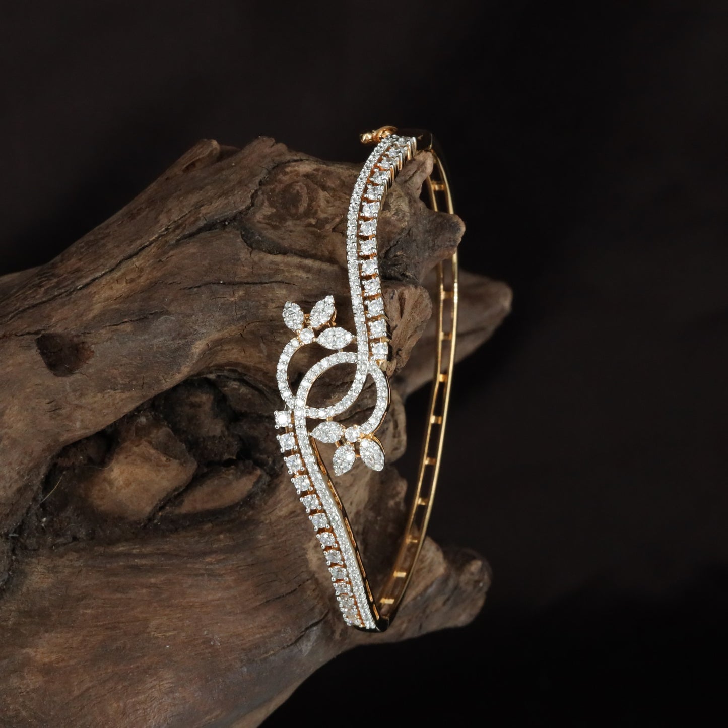 Signature Leaf Curve Kada with Sculpted Vine Surface Styling