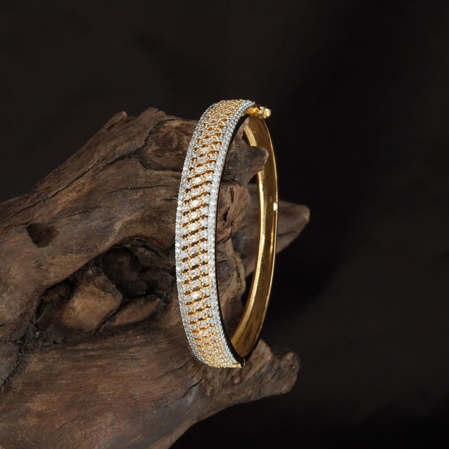 Classic Interlock Texture Kada with Slim Structured Profile