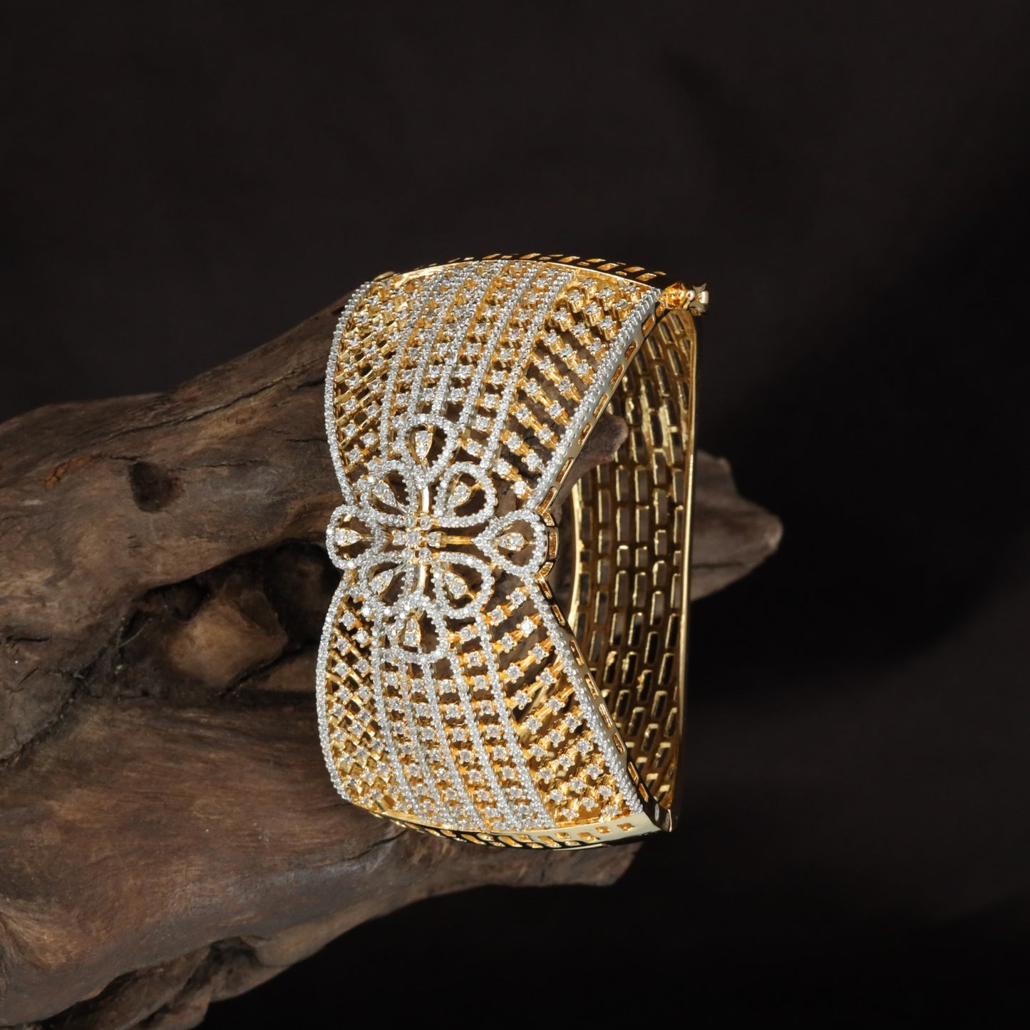 Structured Net Stone Kada with Geometric Crystal Rows