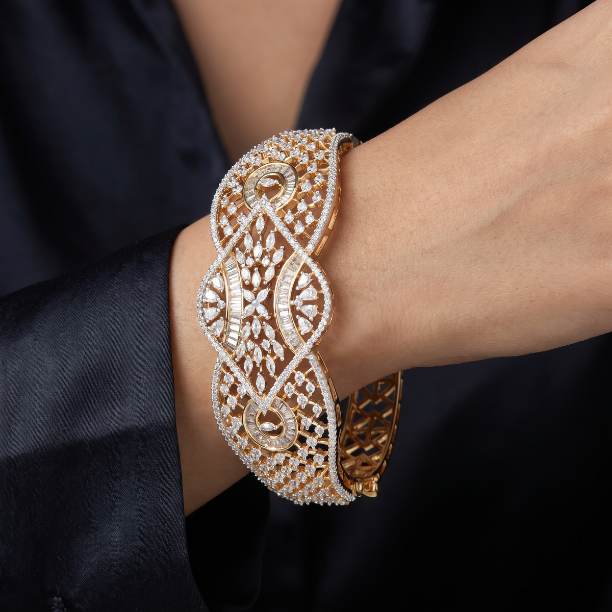 Vintage Twist Broad Kada with Raised Wave Frame Detailing
