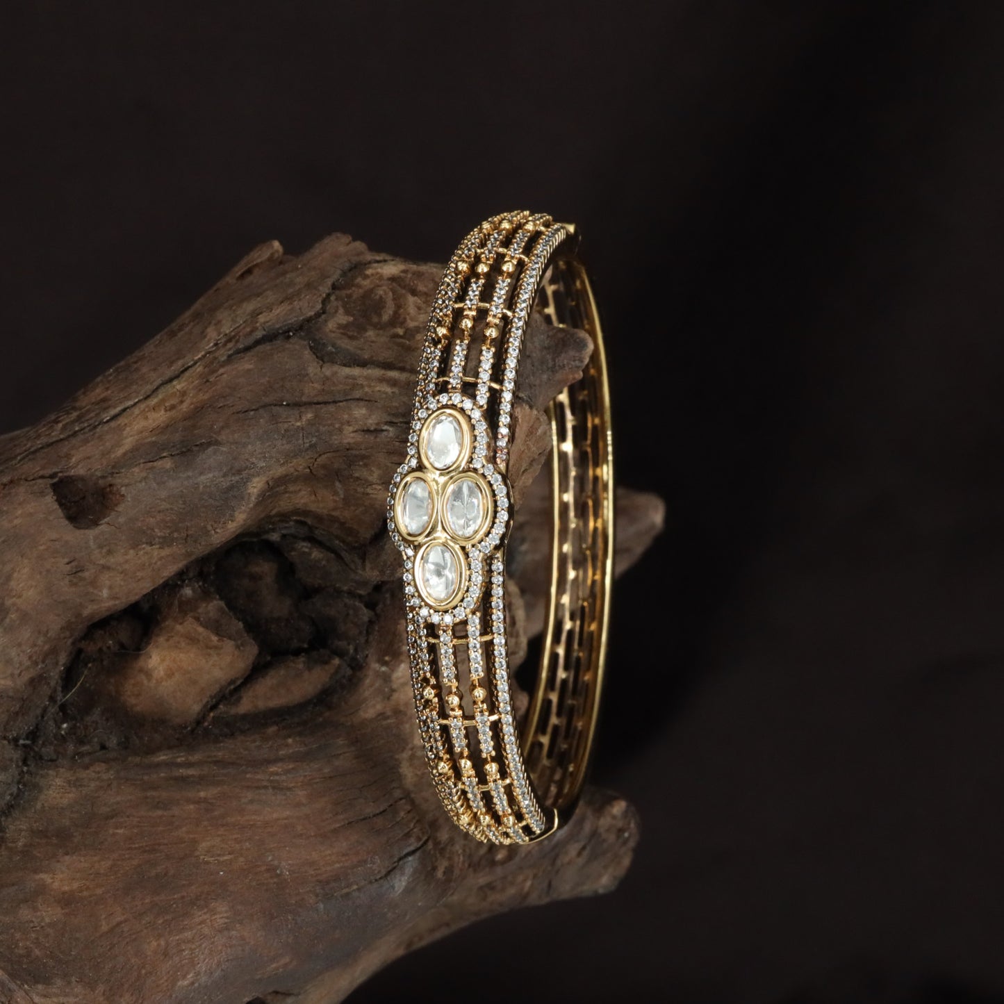 Royal Oval Kundan Kada with Raised Grid Surface Work