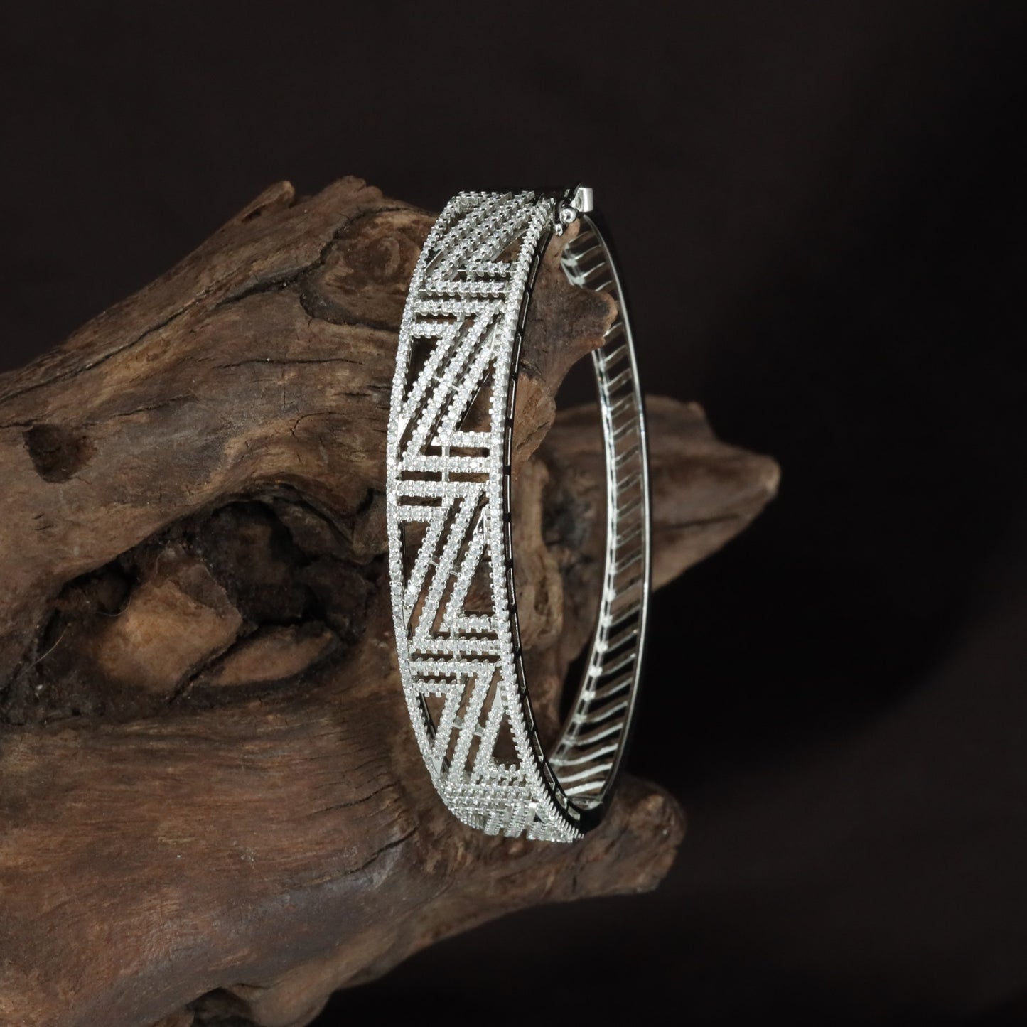 Zigzag Frame Broad Kada with Parallel Angular Styling