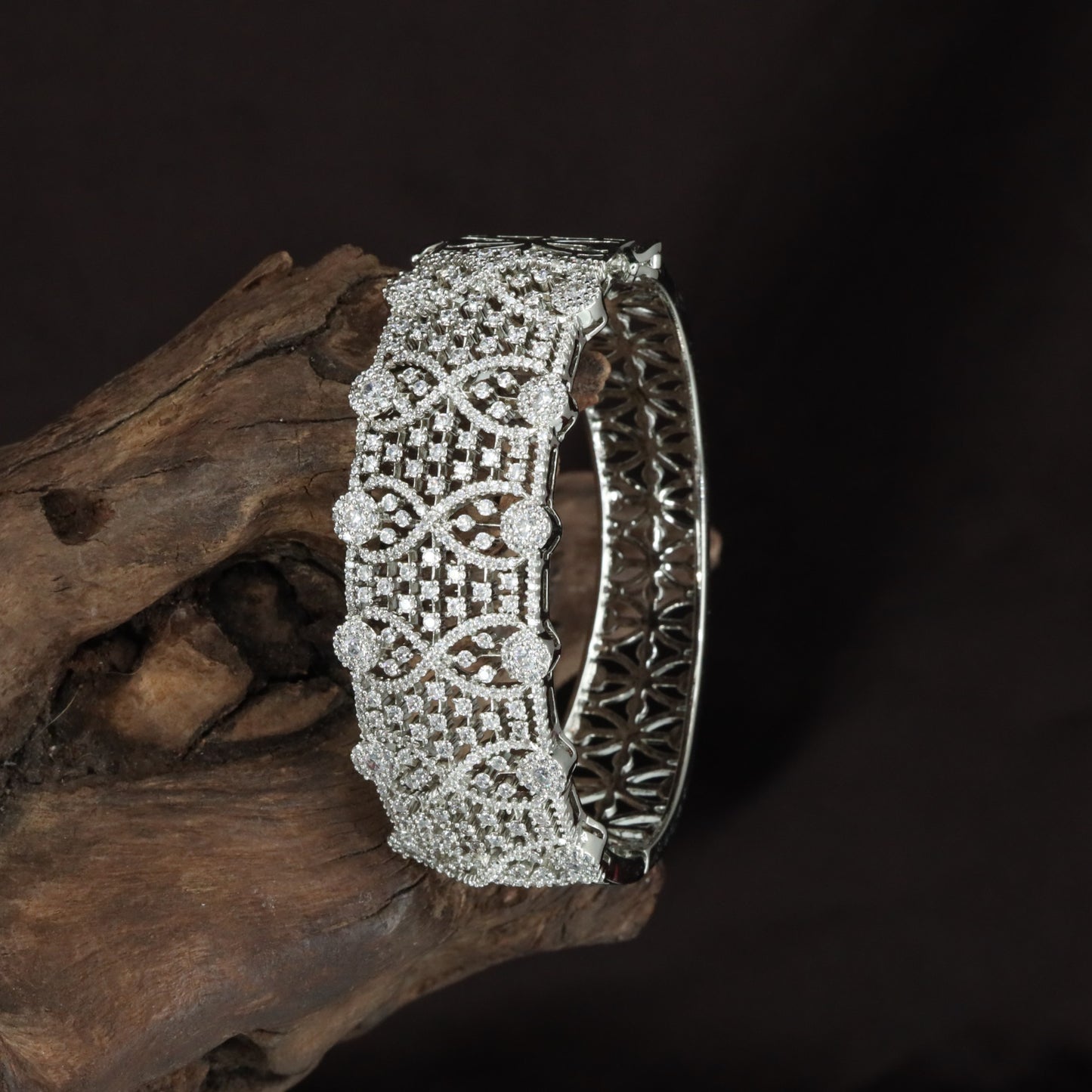 Border Lace Wide Kada with Circular Floral Surface Styling