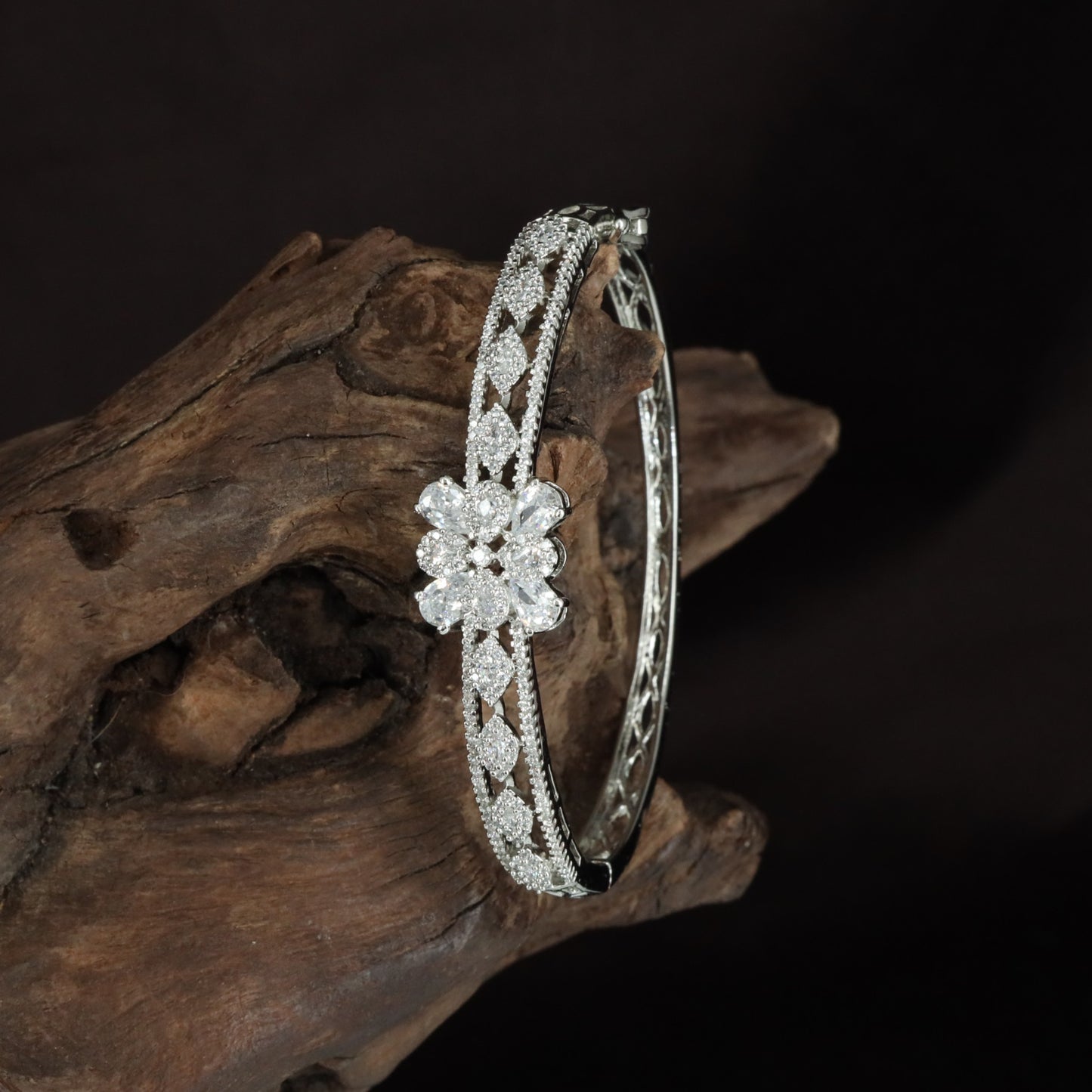 Ivorypetal Slim Kada with Floral Center Frame Styling