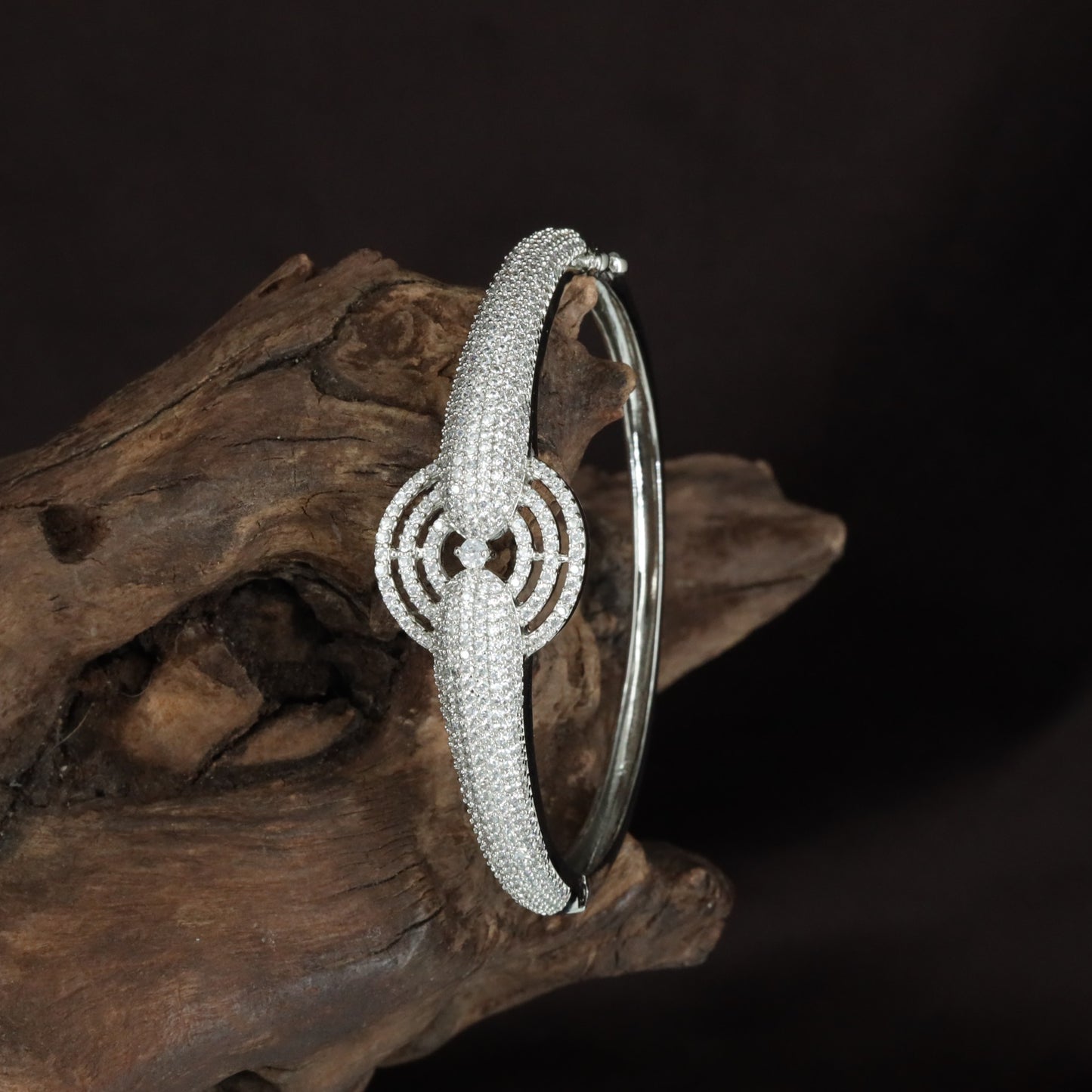 Airstream Arc Kada with Concentric Curve Center Detailing