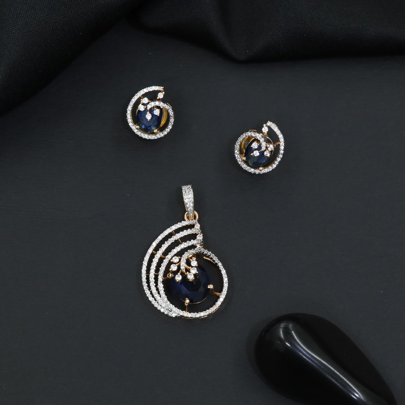 Timeless swirl pendant set with floral-inspired craftsmanship