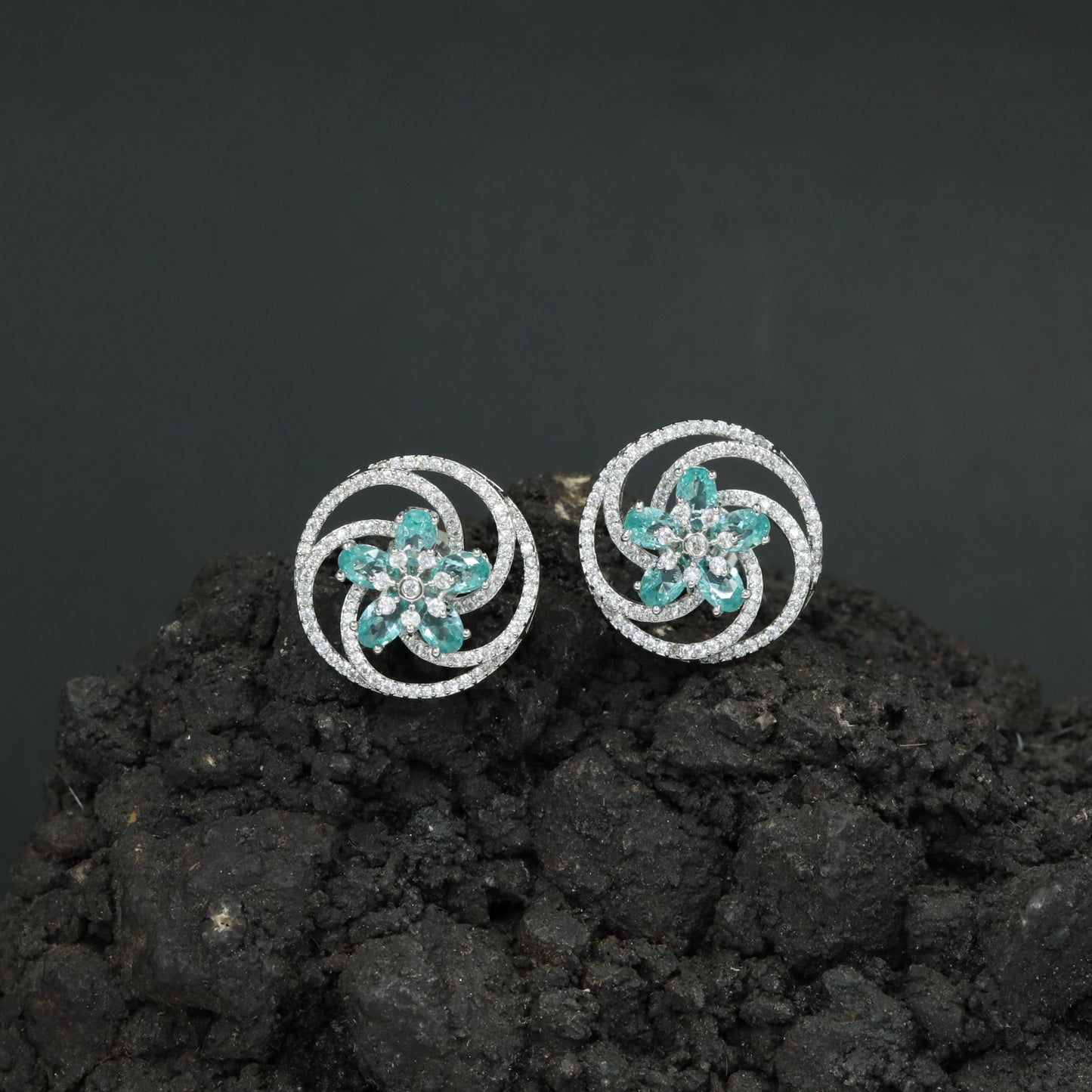 Geometric Rhodium Stud Showcasing a Circular Frame with Rotating Petal Forms