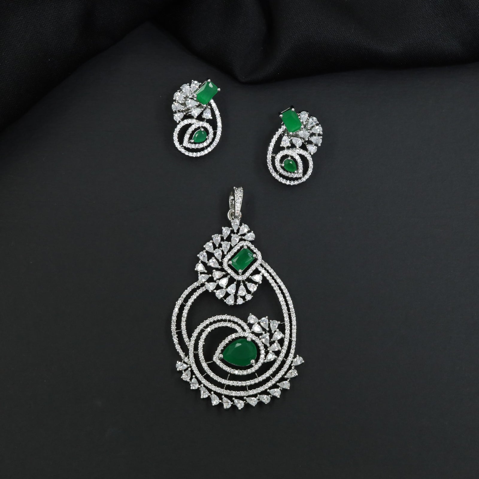 Rhodium pendant set featuring geometric floral clusters and matching studs