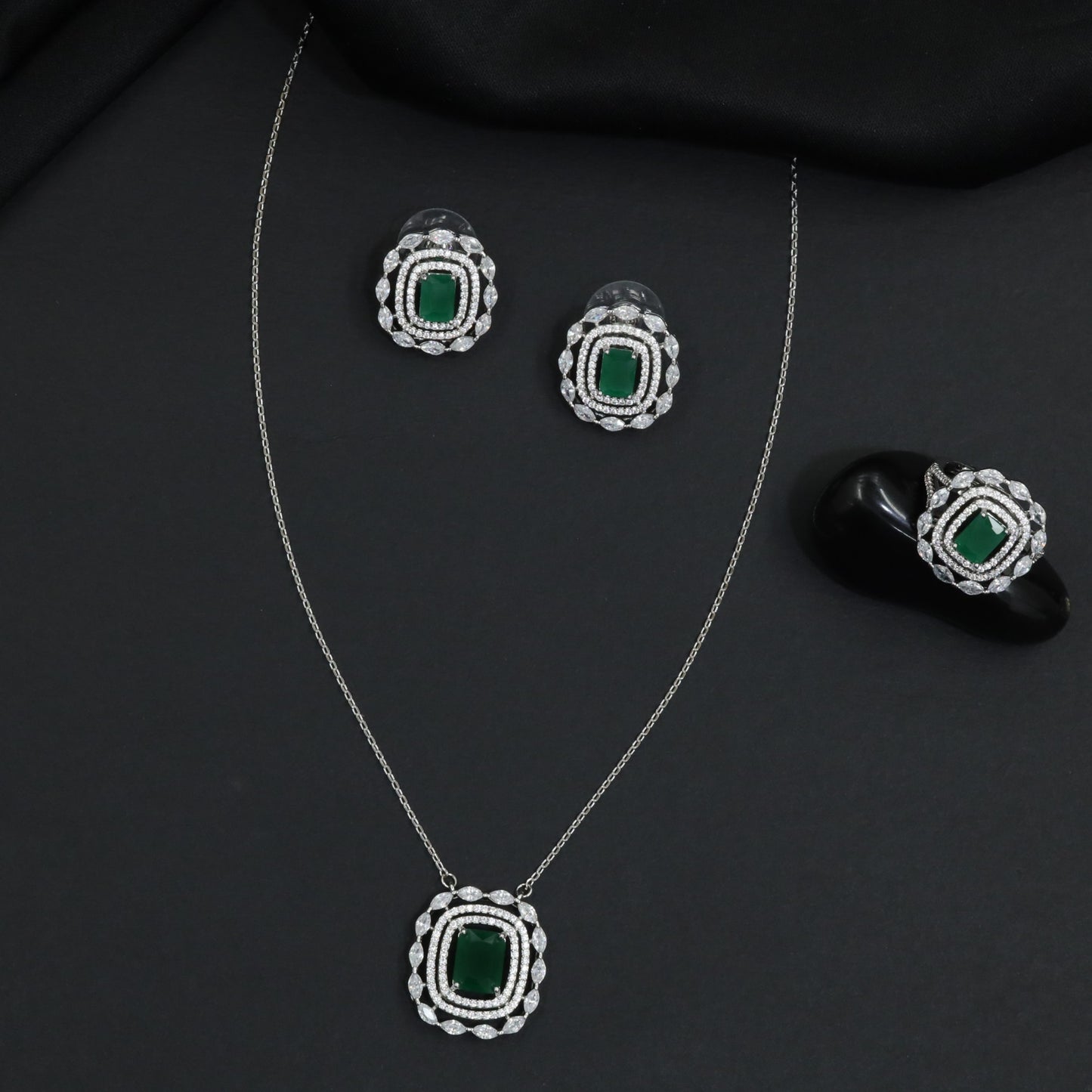 Statement pendant chain set with structured geometric detailing and matching studs