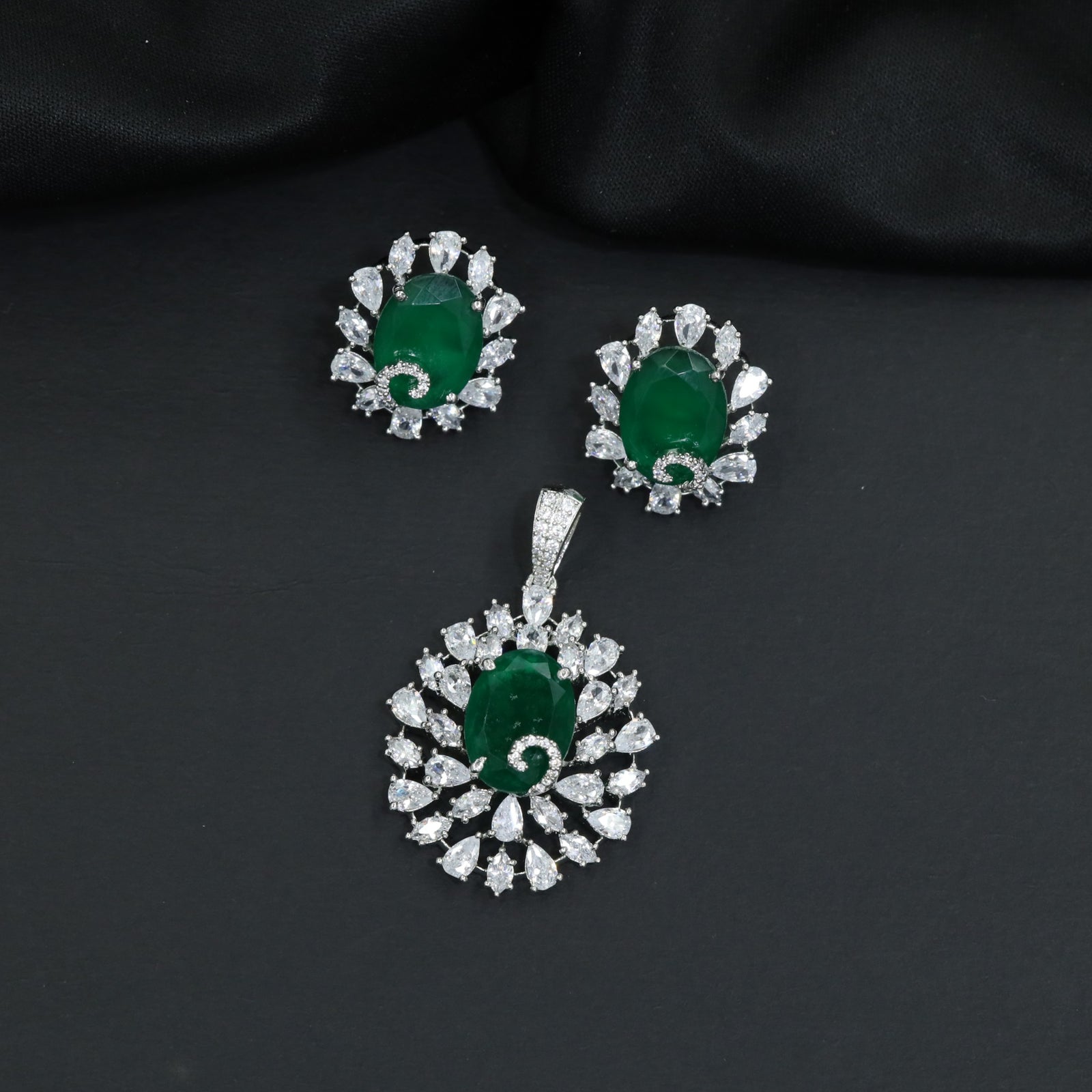Festive floral pendant set with layered petal detailing and statement centerpiece
